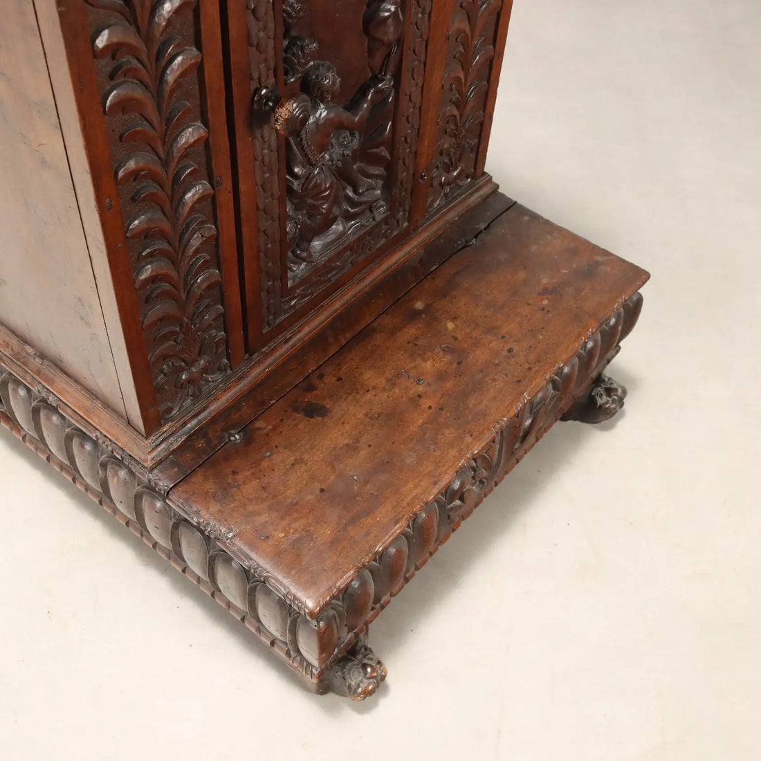 Antique Praying Desk Baroque Walnut Liguria XVII Century