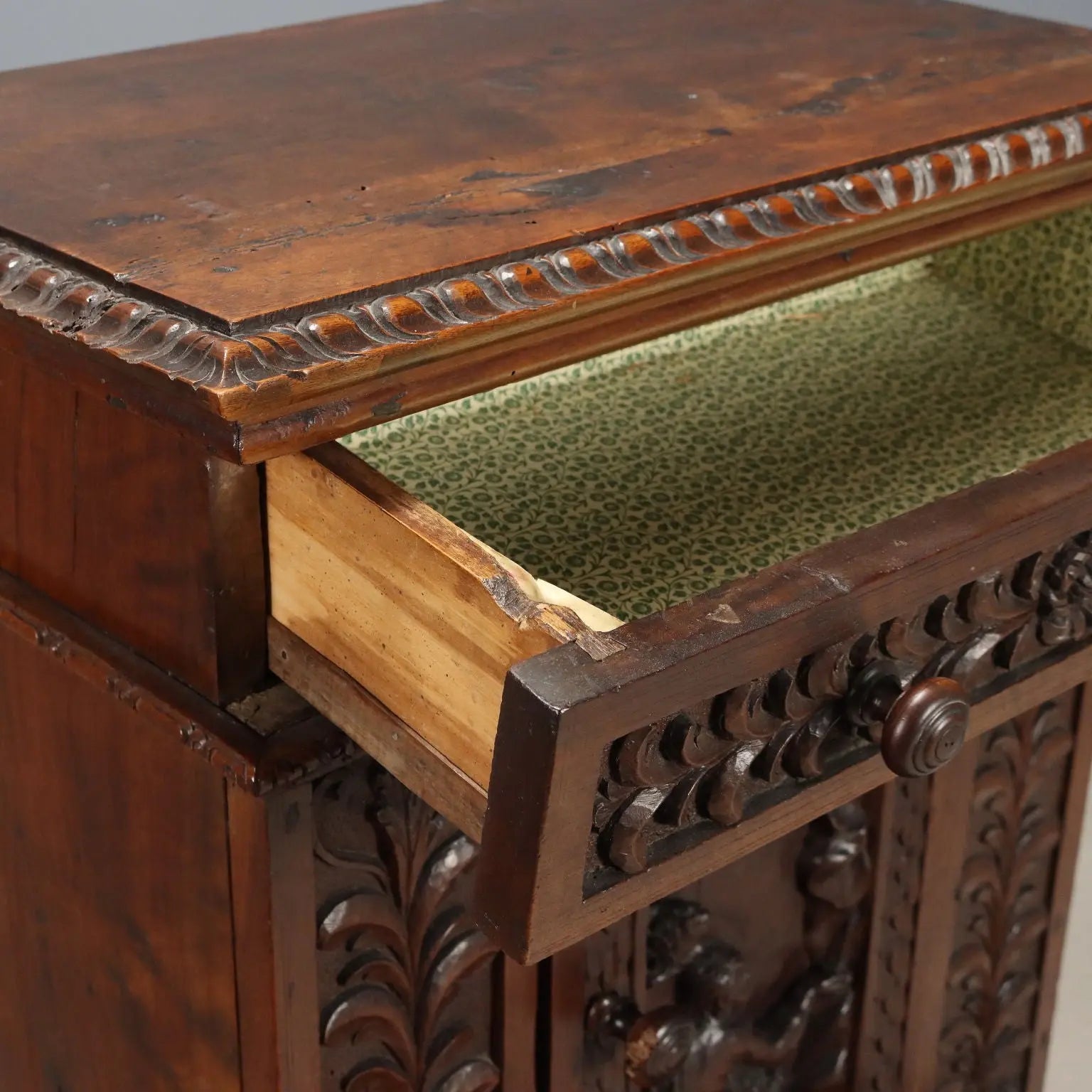 Antique Praying Desk Baroque Walnut Liguria XVII Century
