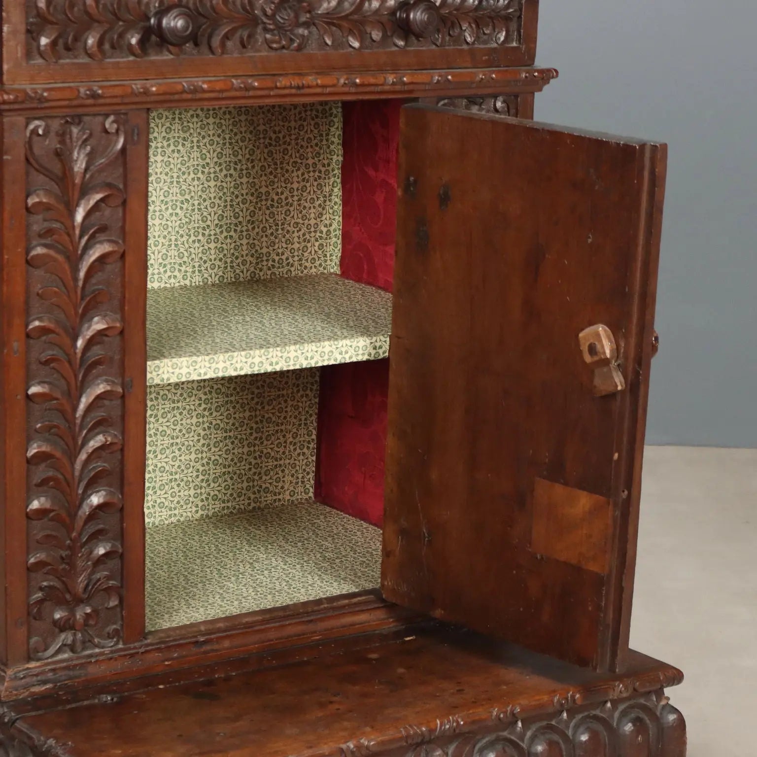 Antique Praying Desk Baroque Walnut Liguria XVII Century