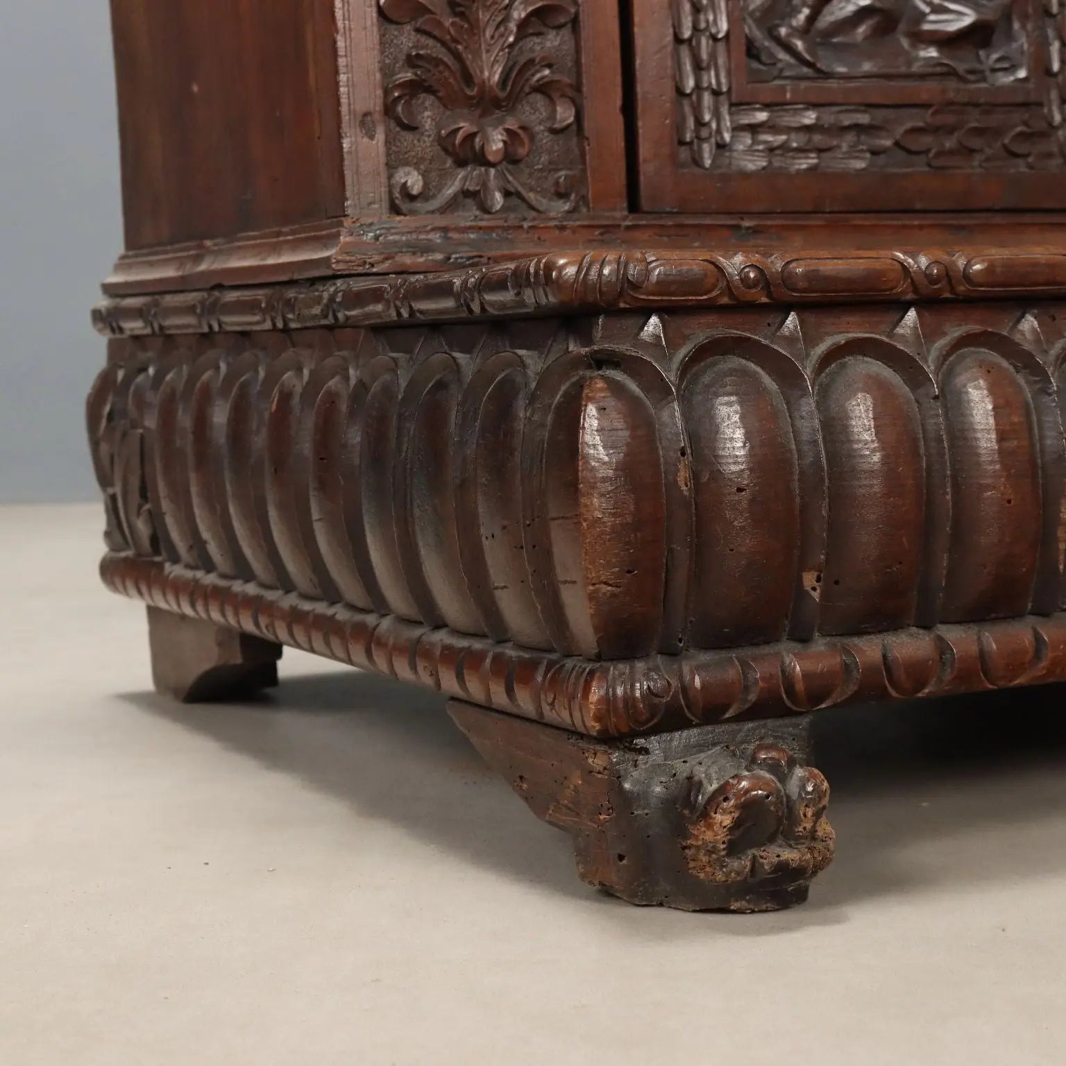 Antique Praying Desk Baroque Walnut Liguria XVII Century