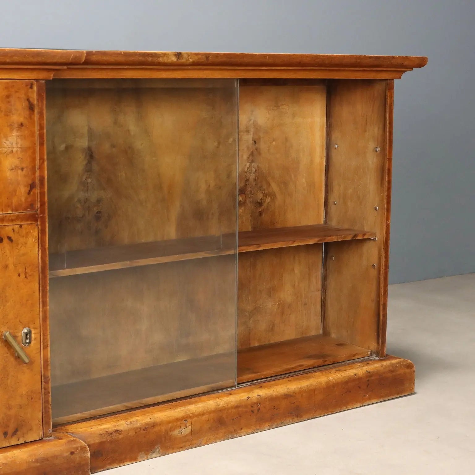 Antique Showcase Art Déco Walnut Maple Veneer XX Century