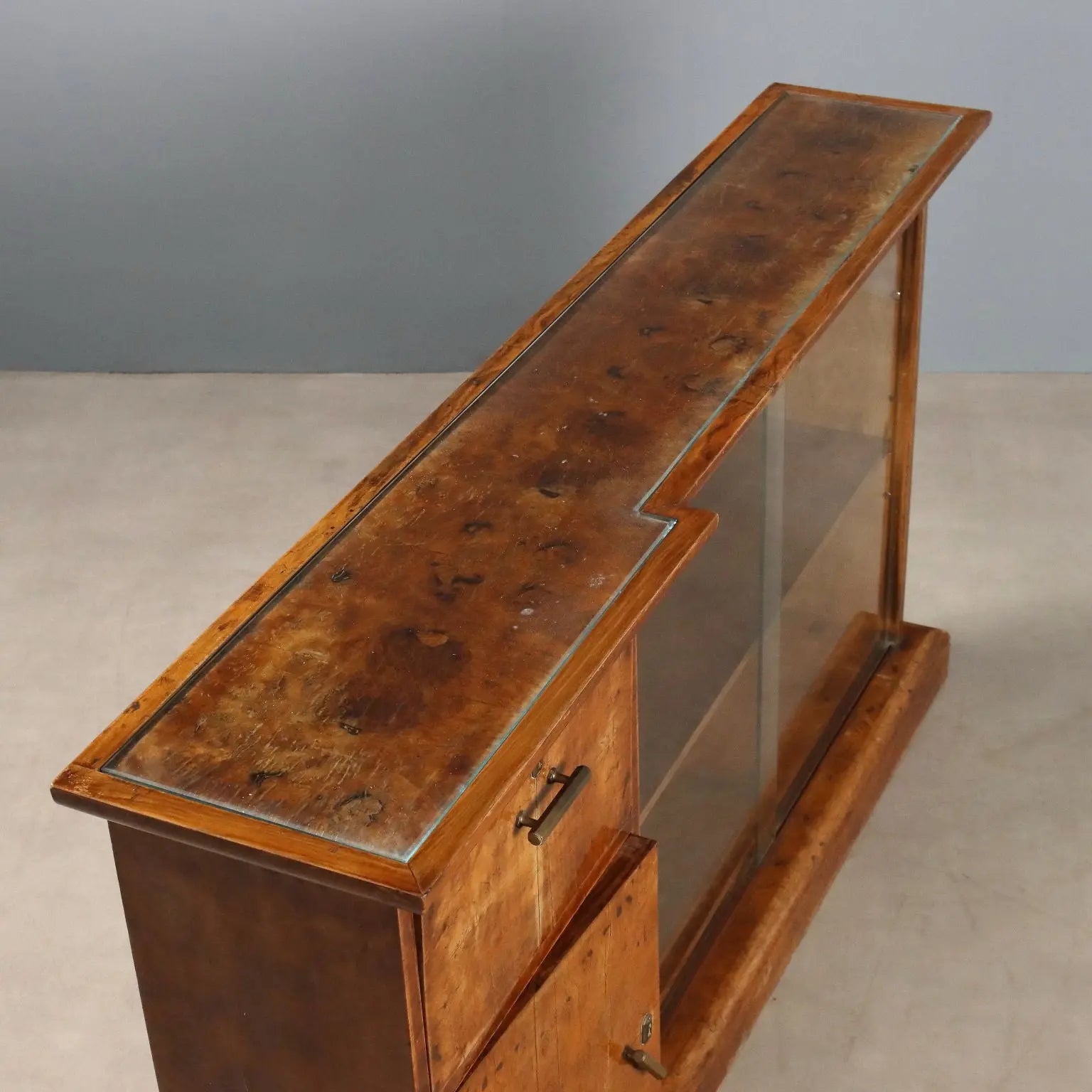 Antique Showcase Art Déco Walnut Maple Veneer XX Century