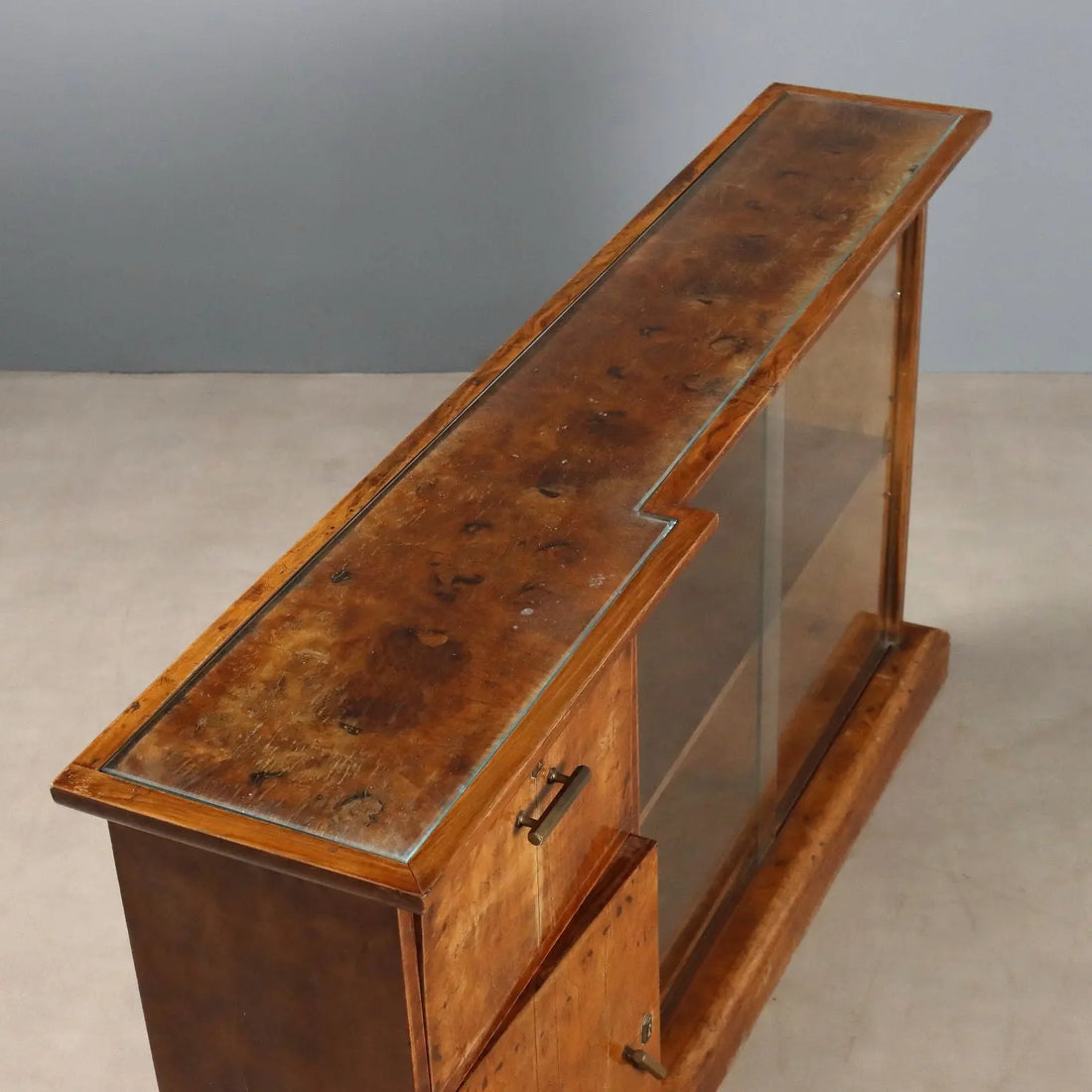 Antique Showcase Art Déco Walnut Maple Veneer XX Century