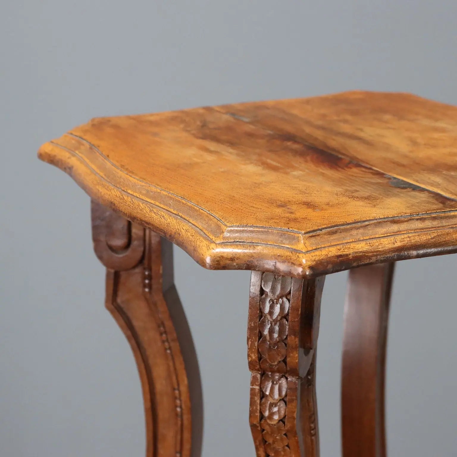 Carved Walnut Plant Stand - Italy Late 19th Century