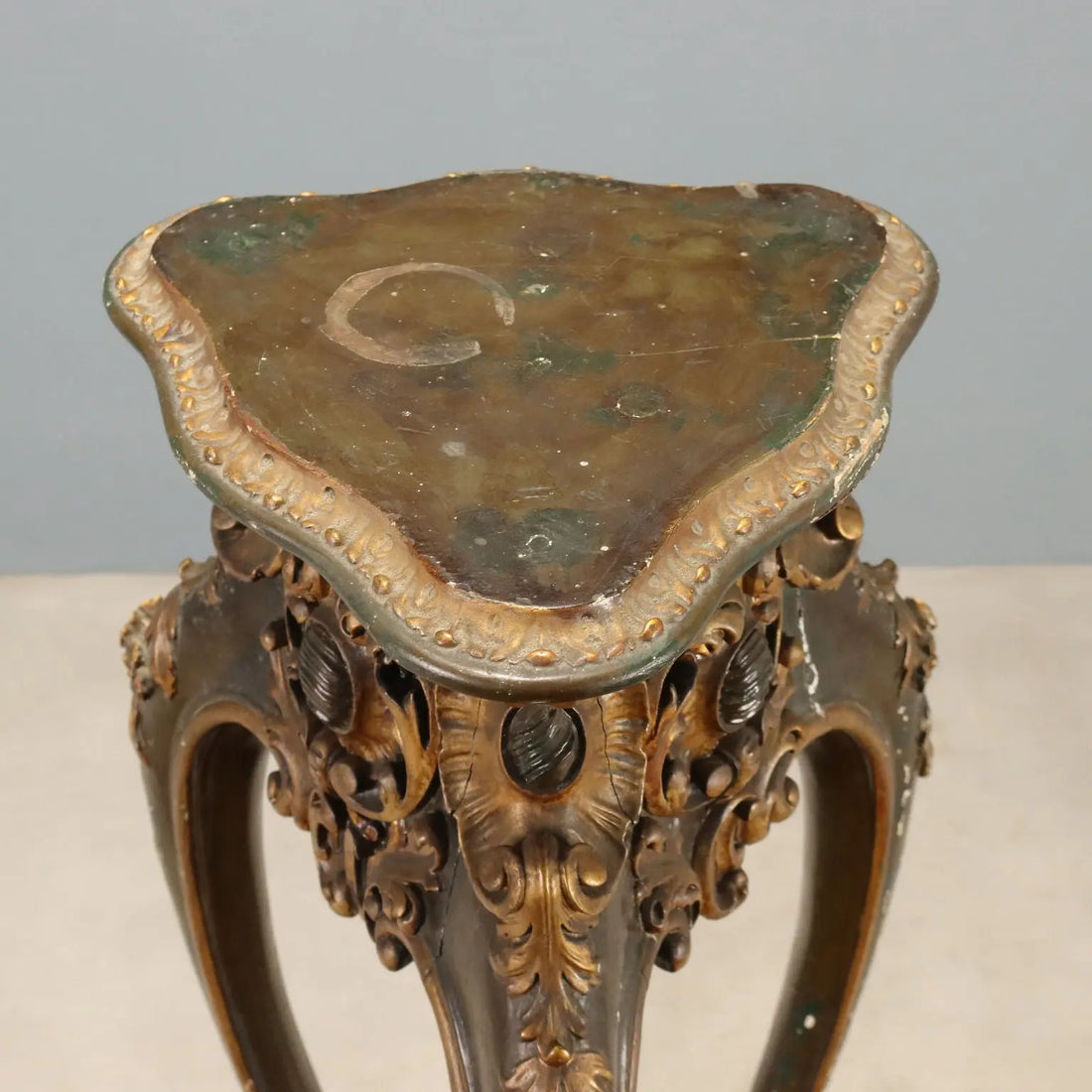Barocchetto Gilded Wood Plant Stand, Early 1900s