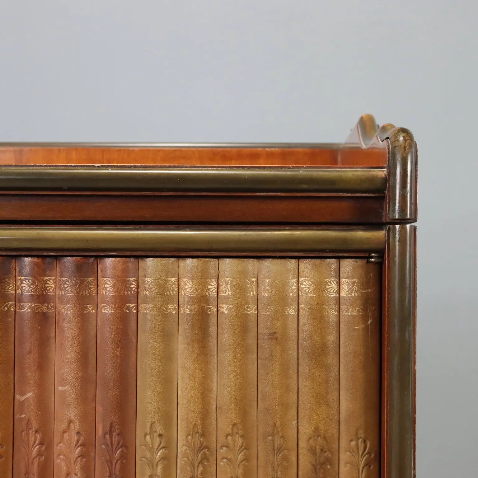 Mahogany Bar Cabinet with Rotating Top - England 20th Century