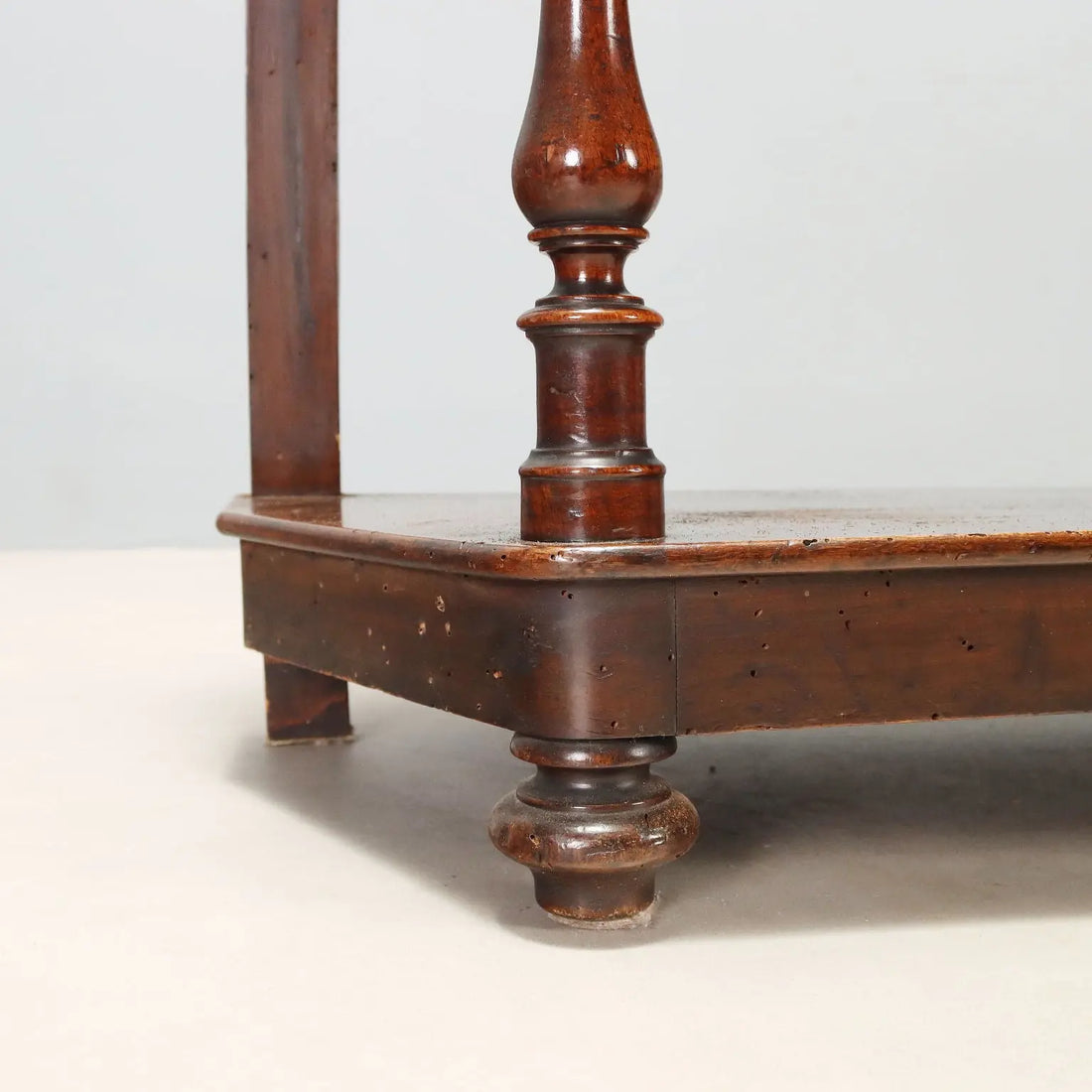 Louis Philippe Walnut Étagère - 19th Century Italy