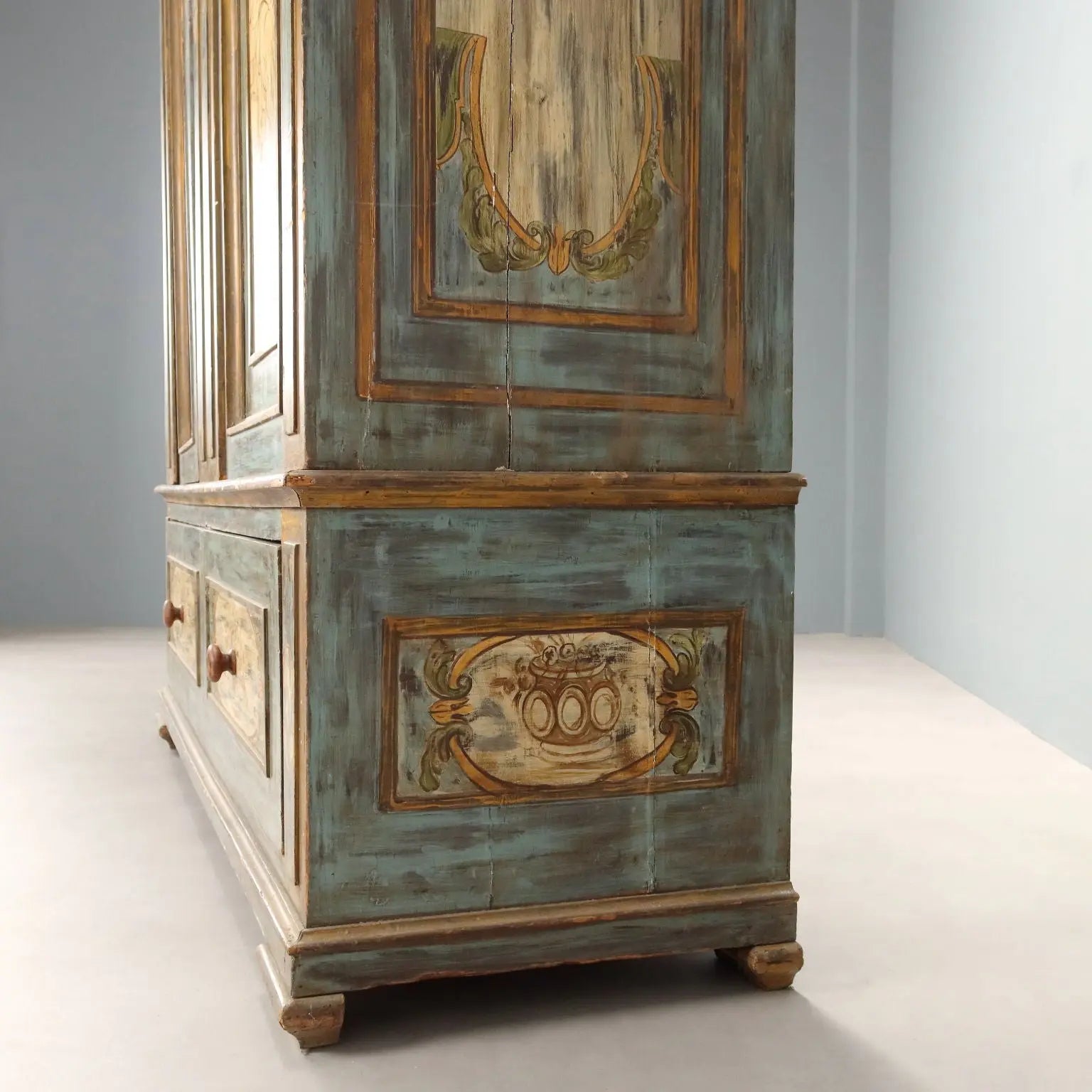 Antique Wardrobe Baroque Style Lacquered Wood XIX Century - Italy, Late XIX Century | Antiques | Wardrobes