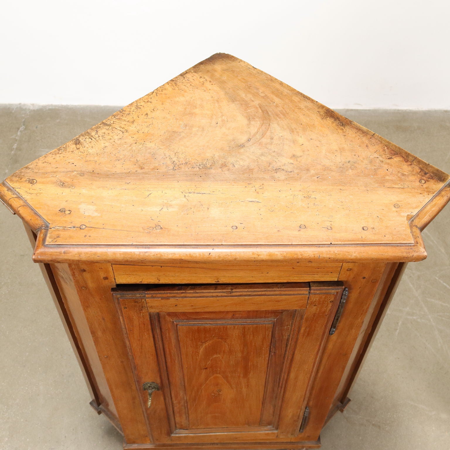  | Antiques  Corners Cabinets