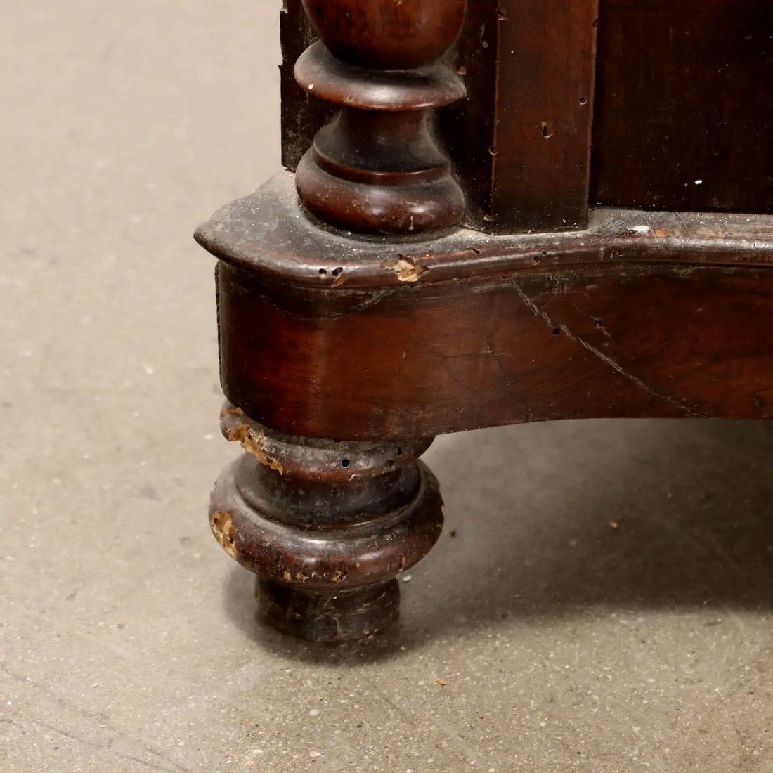 Luigi Filippo Corner Cabinet in Walnut - Italy, 19th Century