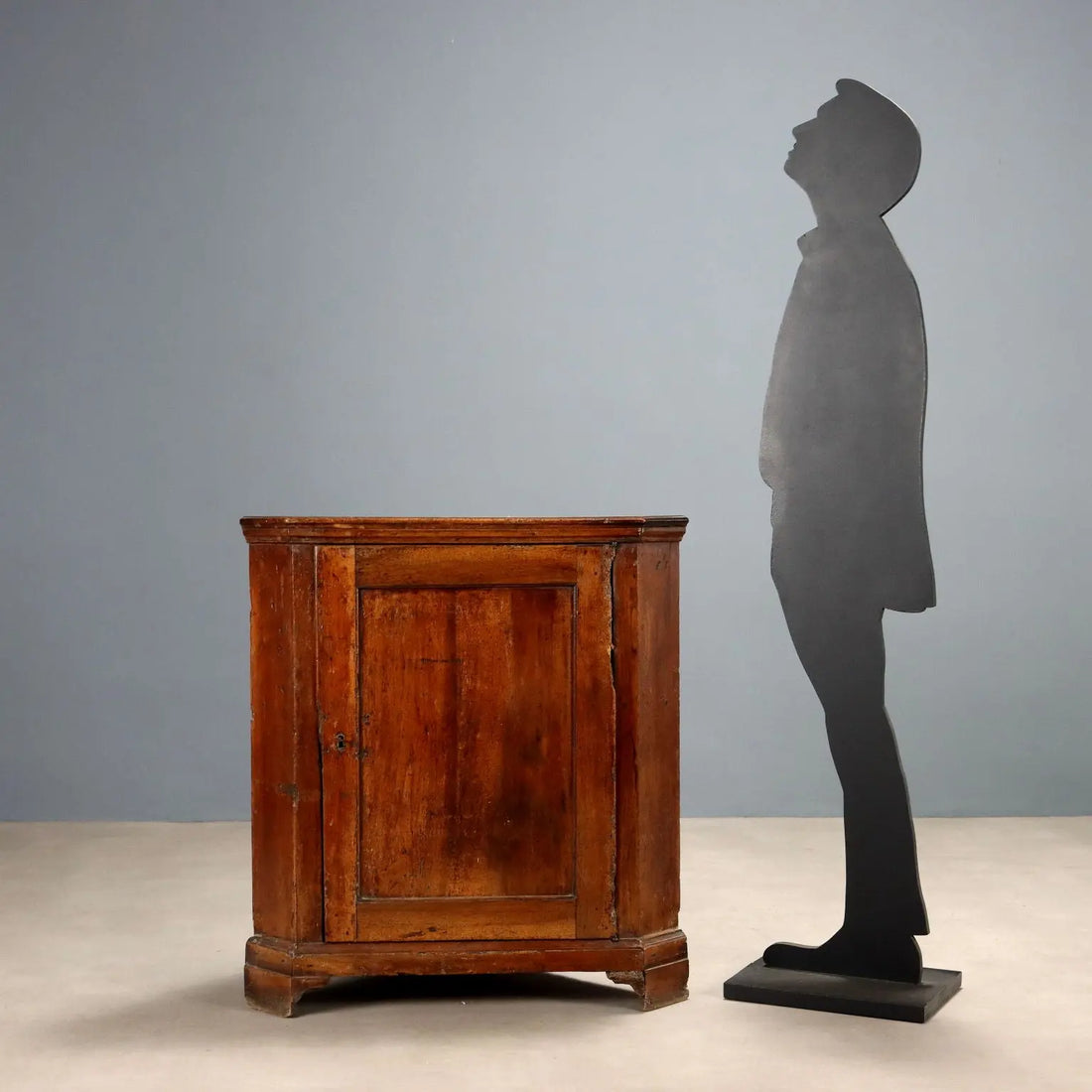 Walnut Corner Cabinet - Italy Early 19th Century