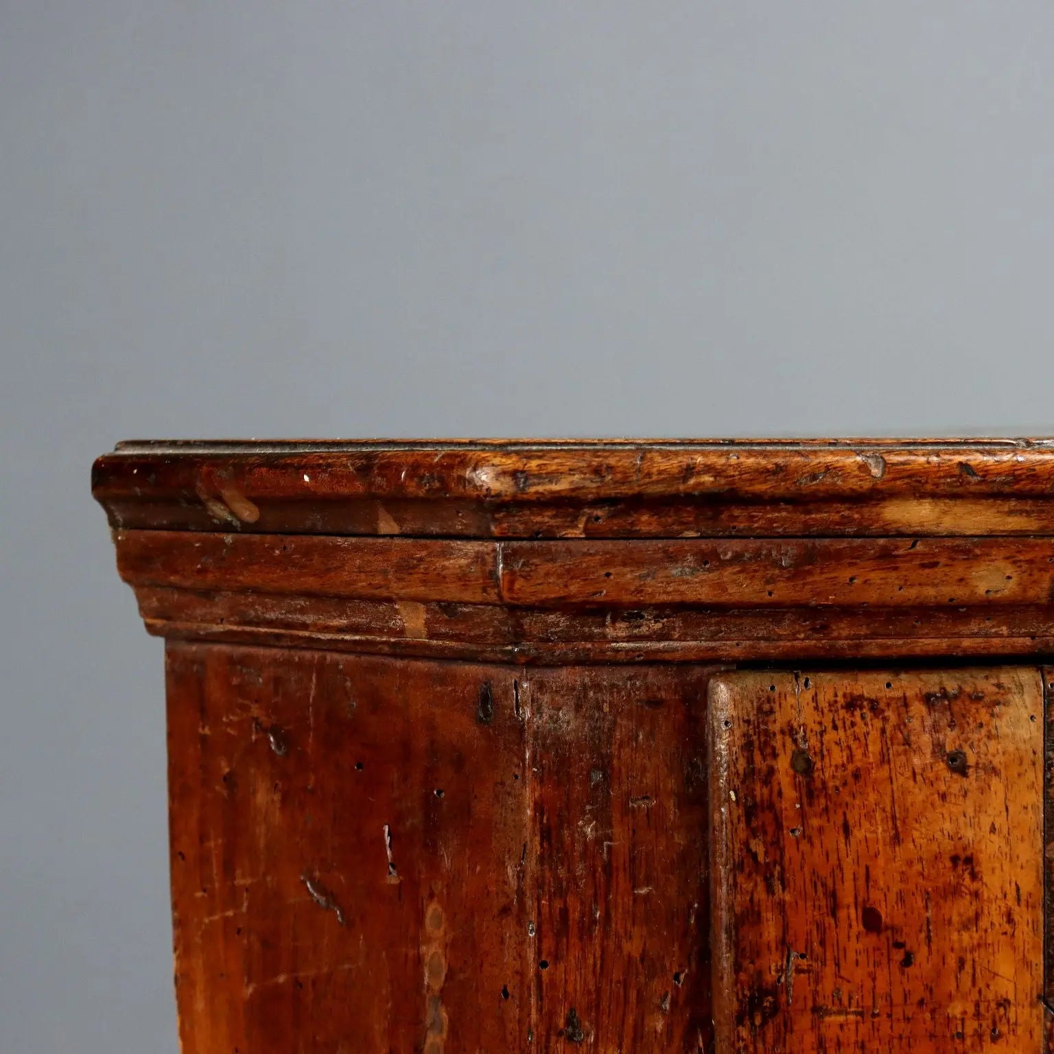 Walnut Corner Cabinet - Italy Early 19th Century