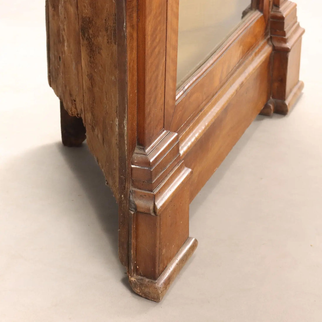 Baroque Walnut and Glass Corner Cabinet - Italy, 18th Century