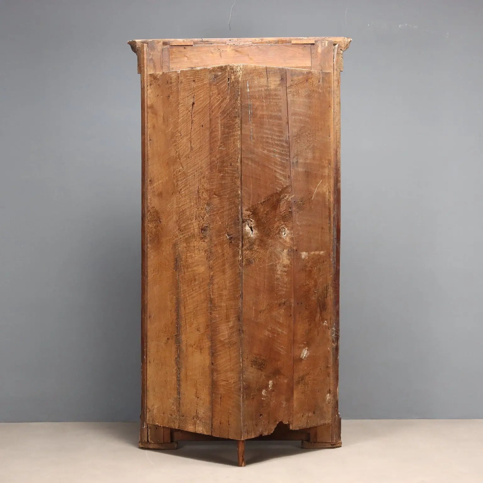 Baroque Walnut and Glass Corner Cabinet - Italy, 18th Century