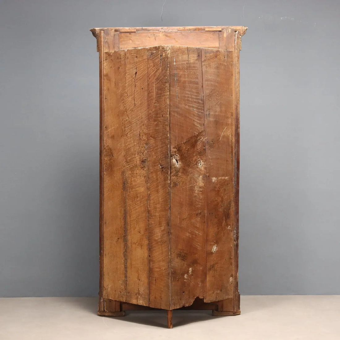 Baroque Walnut and Glass Corner Cabinet - Italy, 18th Century