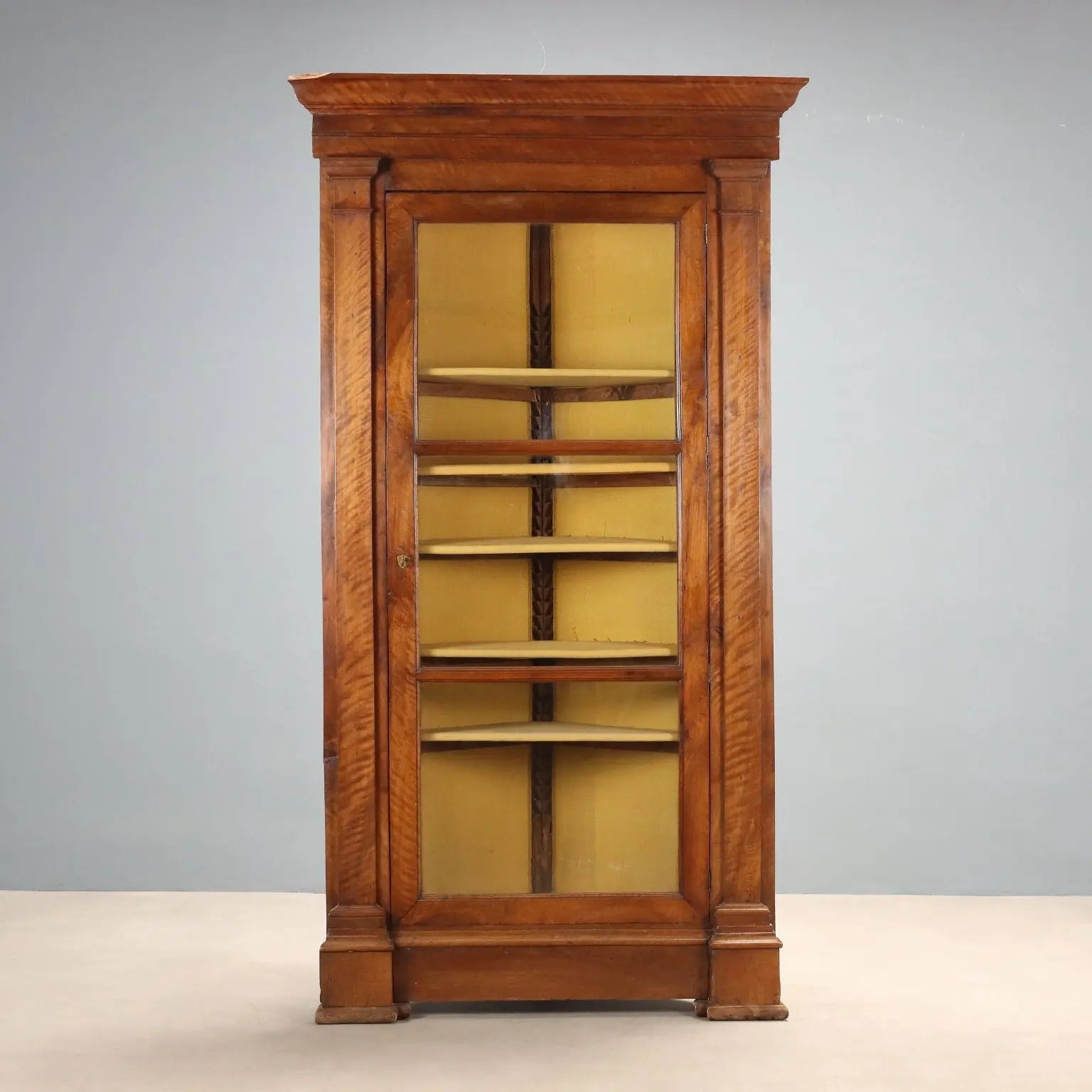 Baroque Walnut and Glass Corner Cabinet - Italy, 18th Century