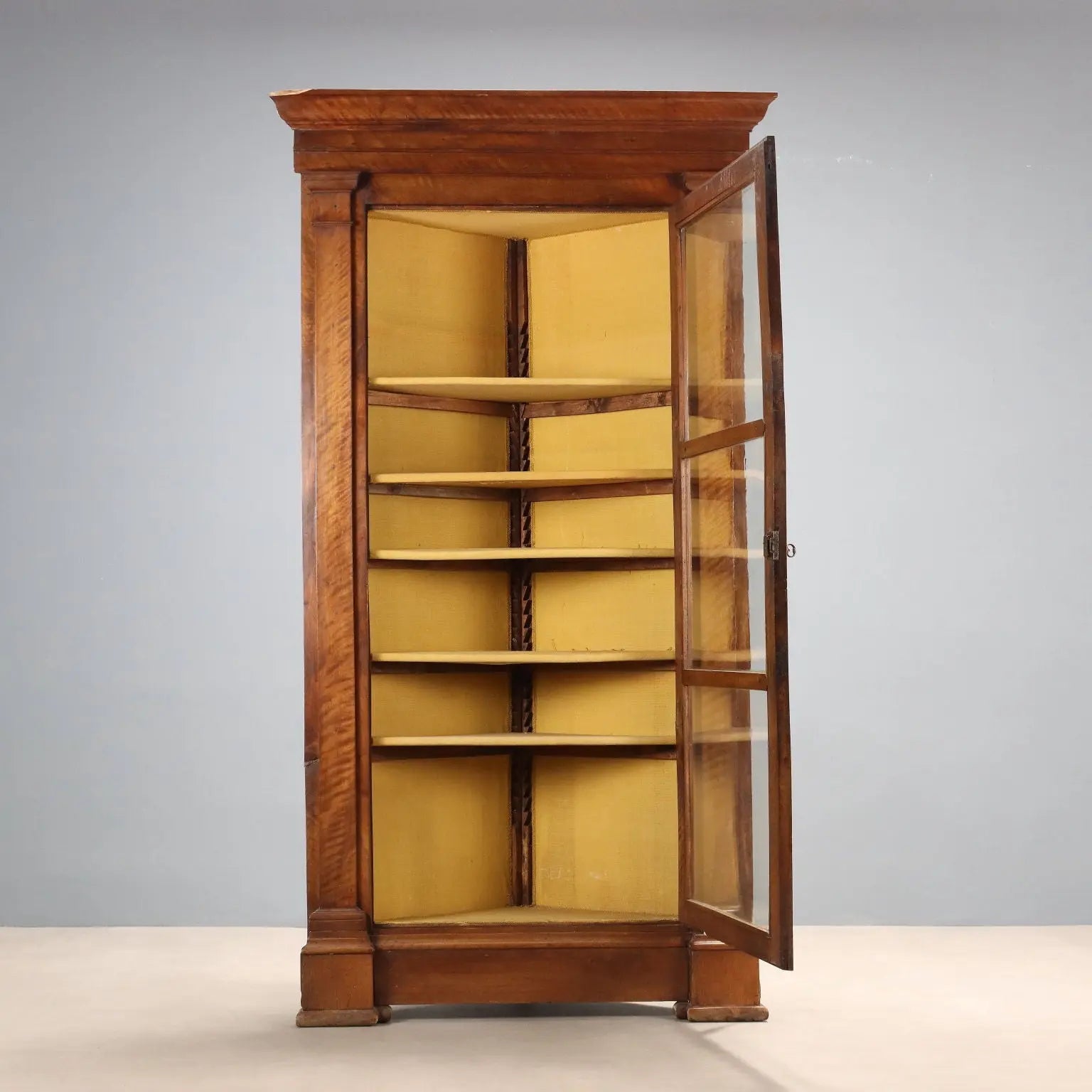 Baroque Walnut and Glass Corner Cabinet - Italy, 18th Century
