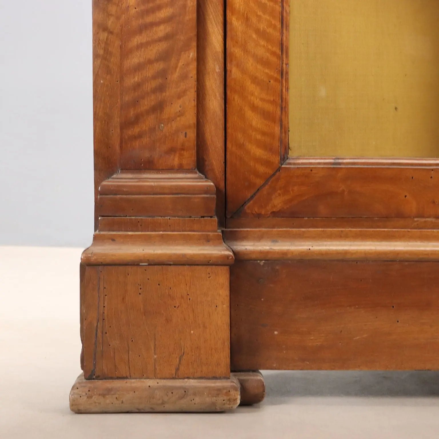 Baroque Walnut and Glass Corner Cabinet - Italy, 18th Century