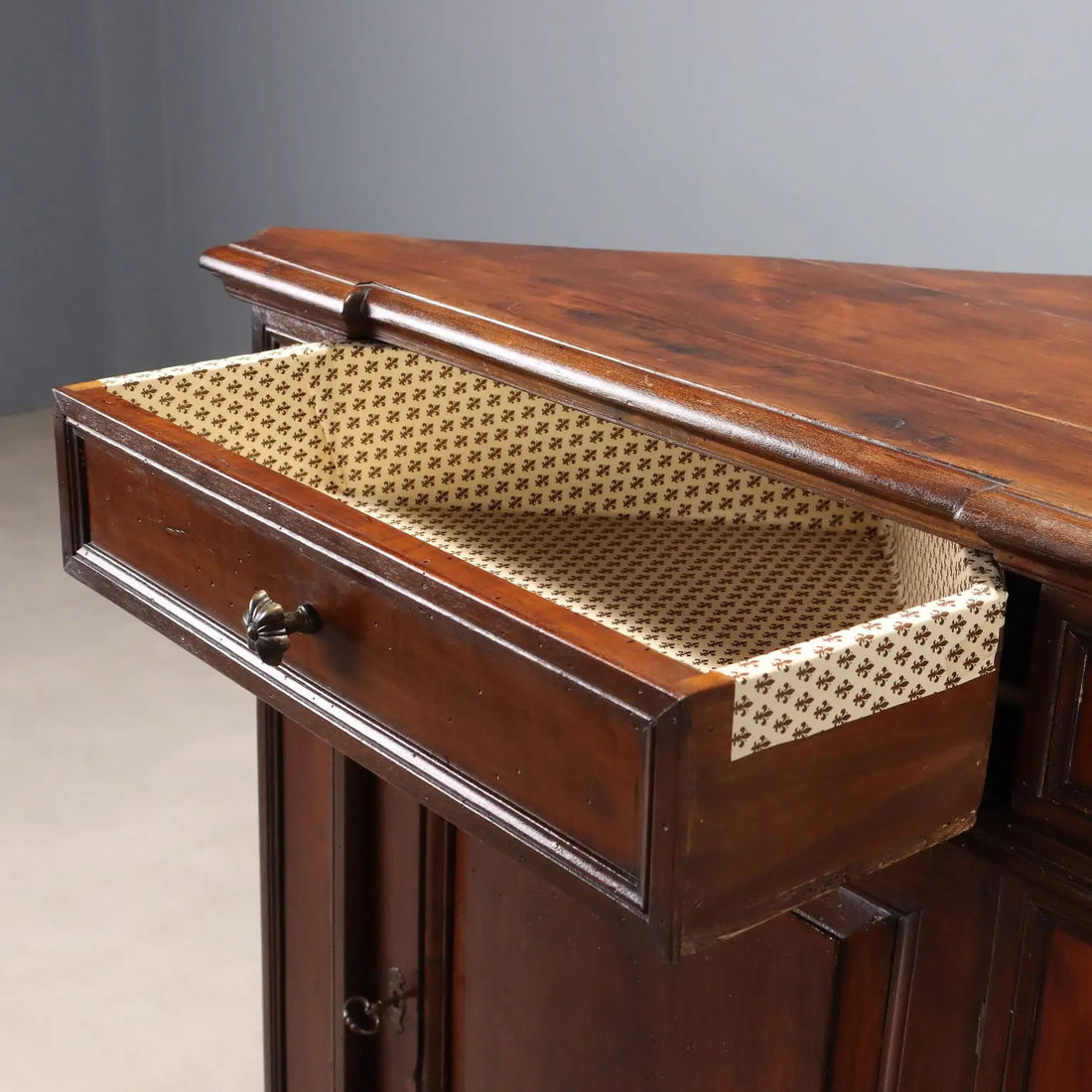 Baroque Walnut Corner Cabinet with Drawer - Italy 20th Century