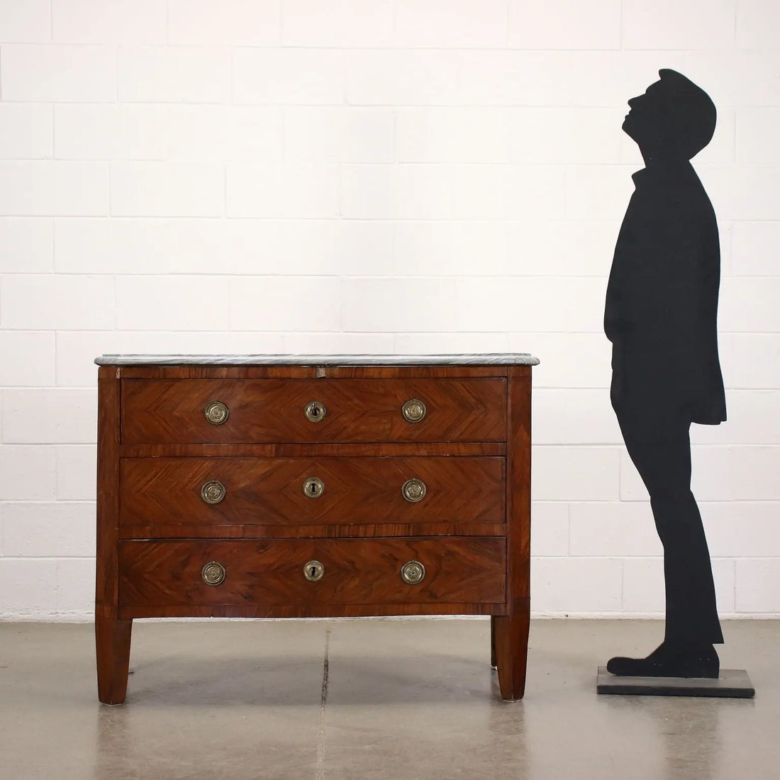 Neoclassical Chest of Drawers Walnut Italy XVIII Century - Last quarter of the 18th century | Antiques | Chest of Drawers & Commodes