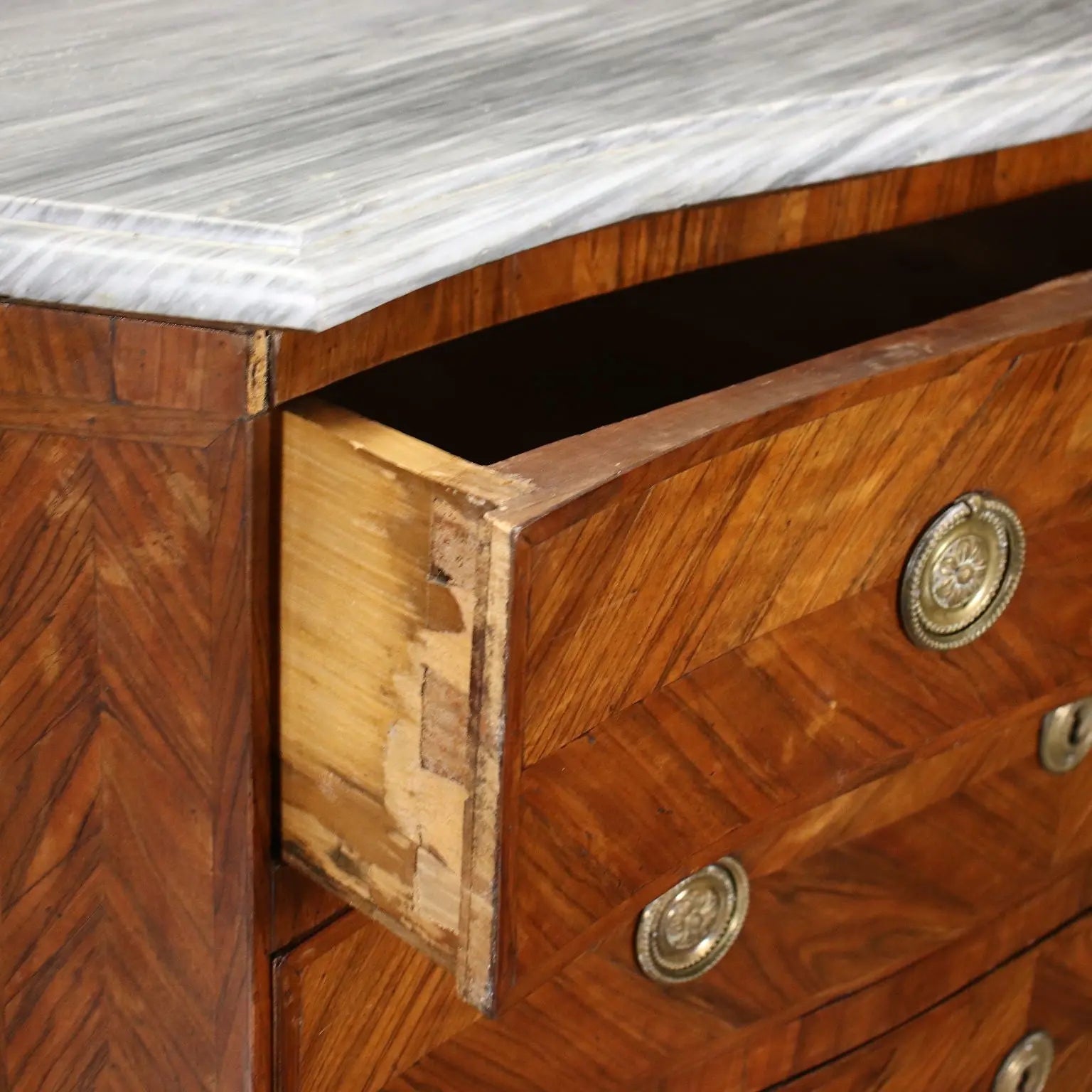 Neoclassical Chest of Drawers Walnut Italy XVIII Century - Last quarter of the 18th century | Antiques | Chest of Drawers & Commodes