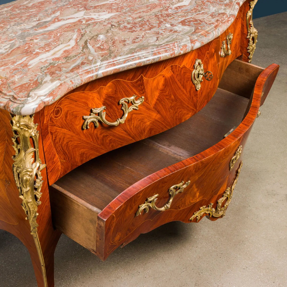 Antique Chest of Drawers Louis XV Bois de Rose Veneer XVIII Century - Paris, Mid XVIII Century | Antiques  Chest of Drawers & Commodes