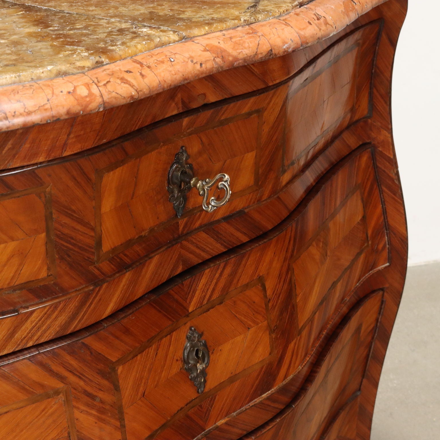  | Antiques  Chest of Drawers & Commodes