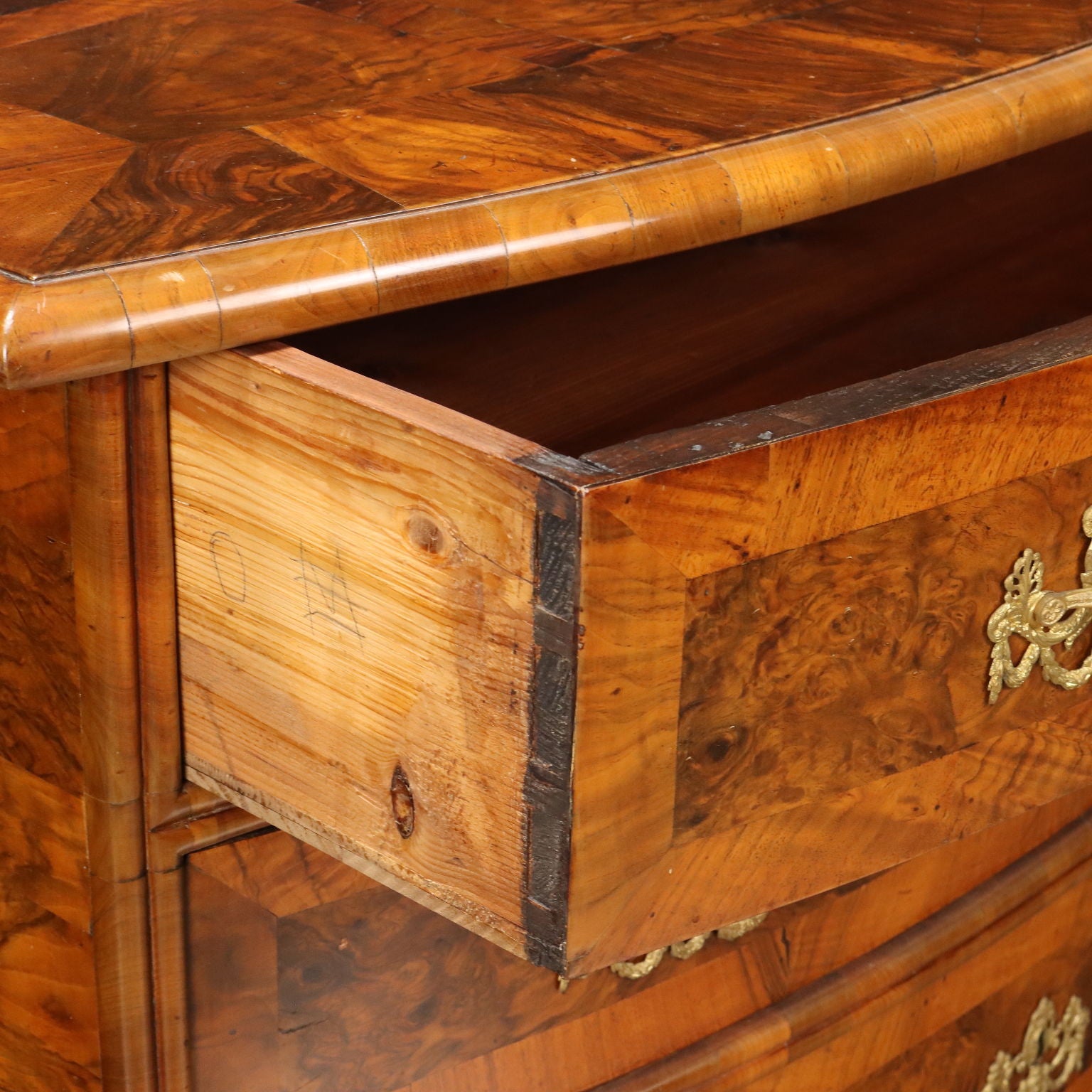  | Antiques  Chest of Drawers & Commodes