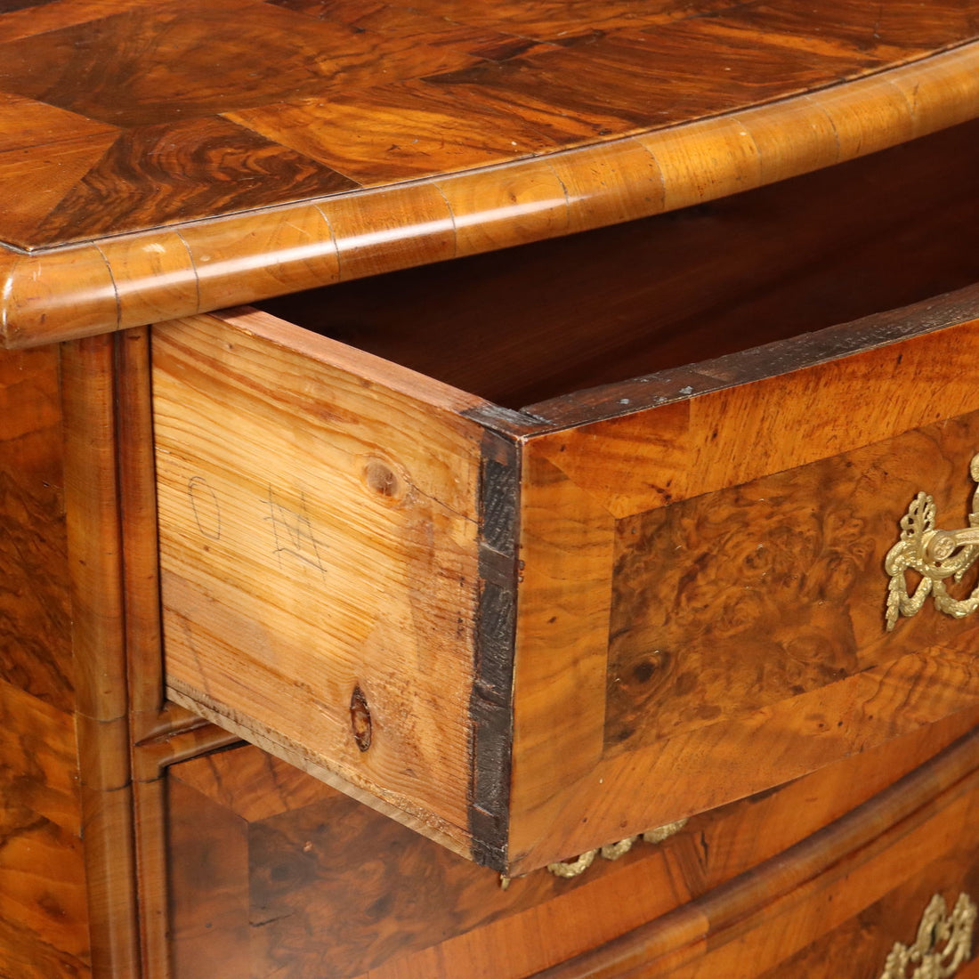  | Antiques  Chest of Drawers & Commodes