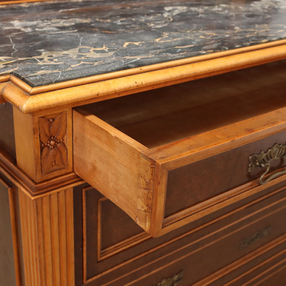  | Antiques  Chest of Drawers & Commodes