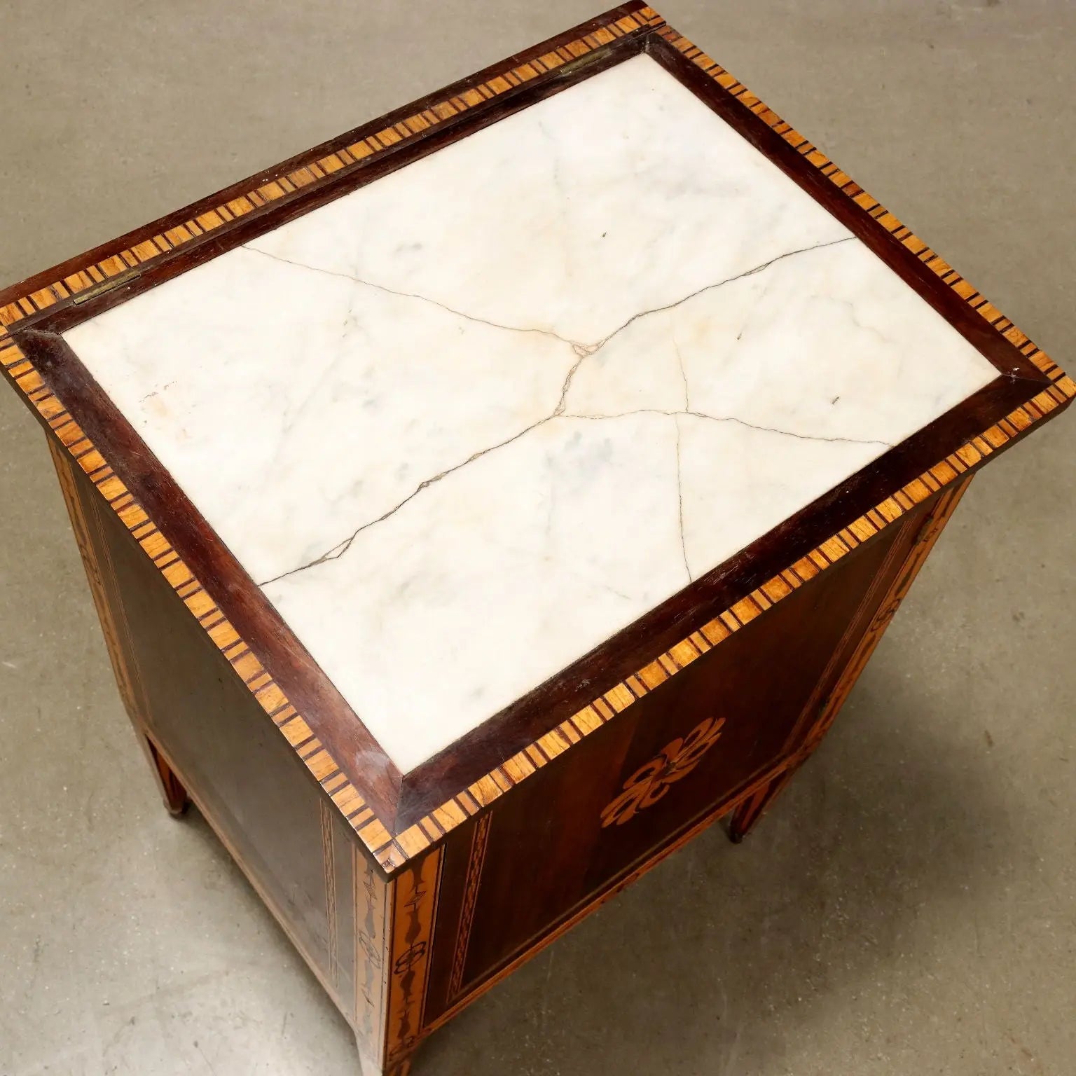 Tuscan Neoclassical Suite in Walnut and White Marble