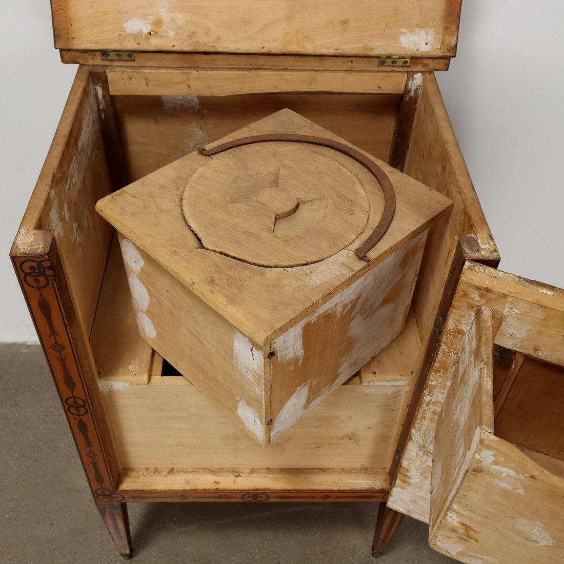  | Antiques  Chest of Drawers & Commodes