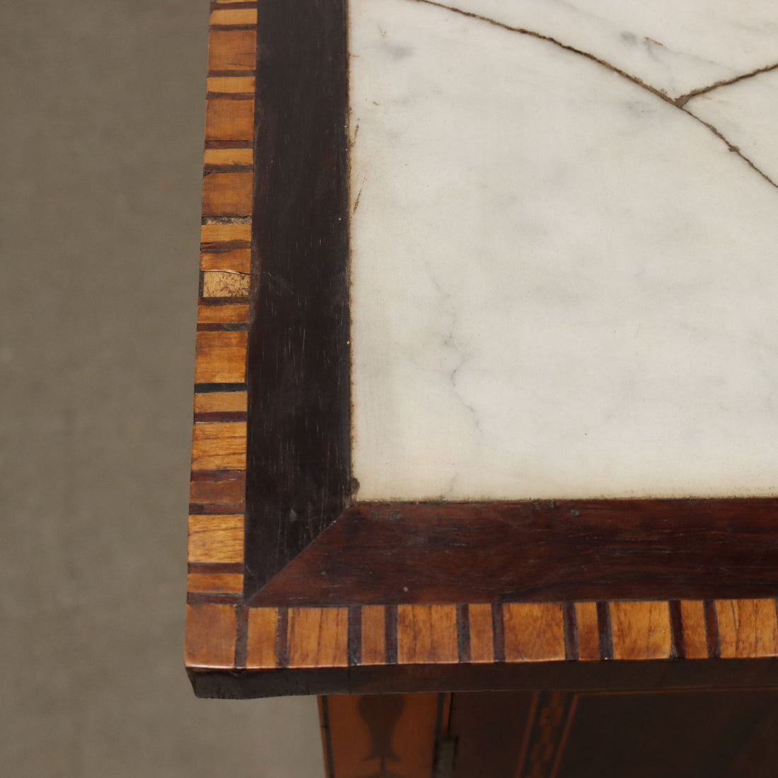  | Antiques  Chest of Drawers & Commodes