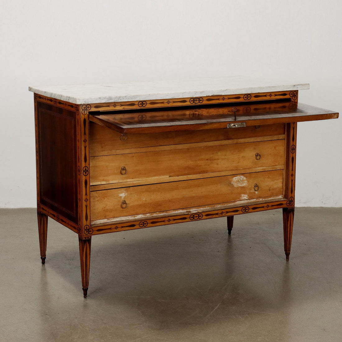  | Antiques  Chest of Drawers & Commodes