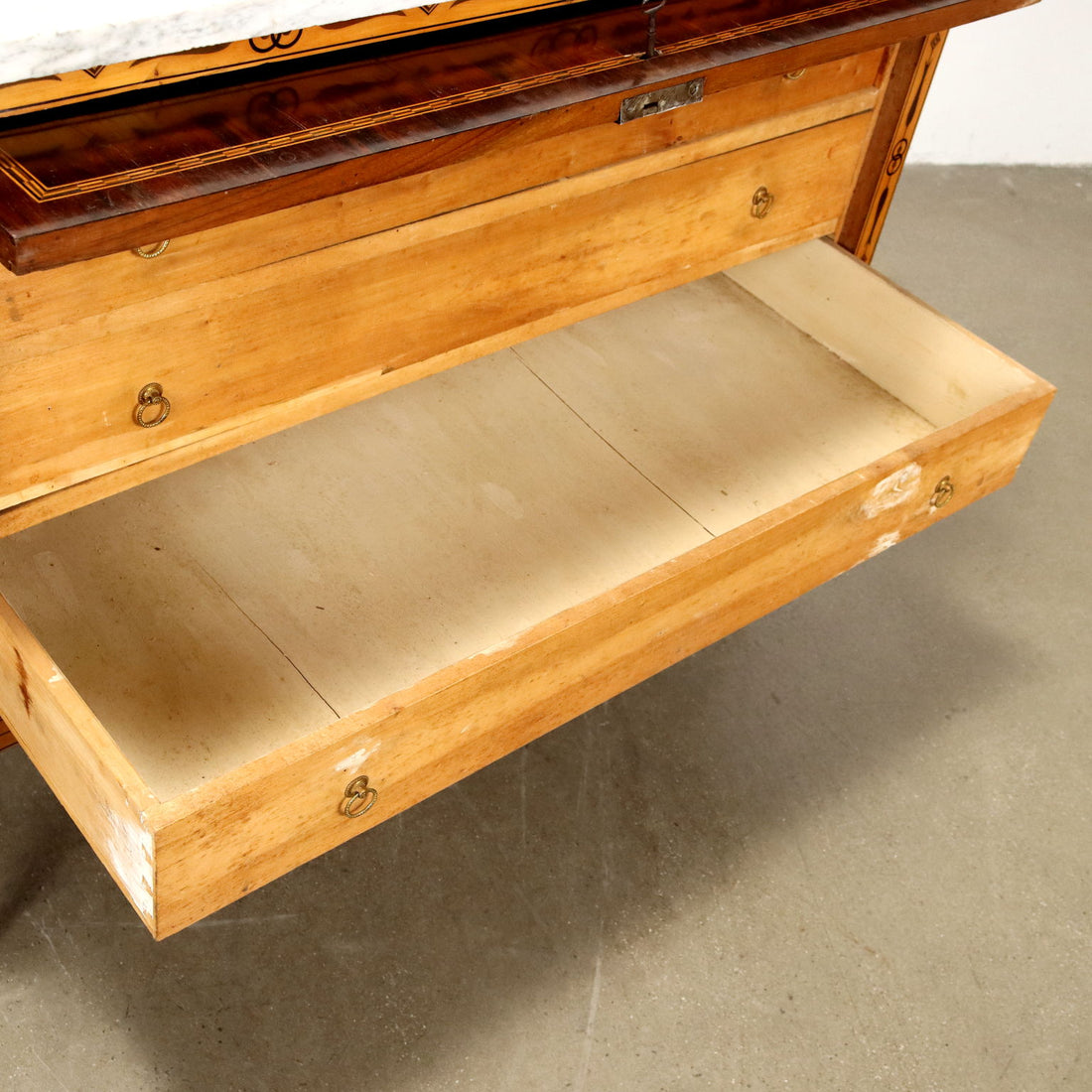  | Antiques  Chest of Drawers & Commodes