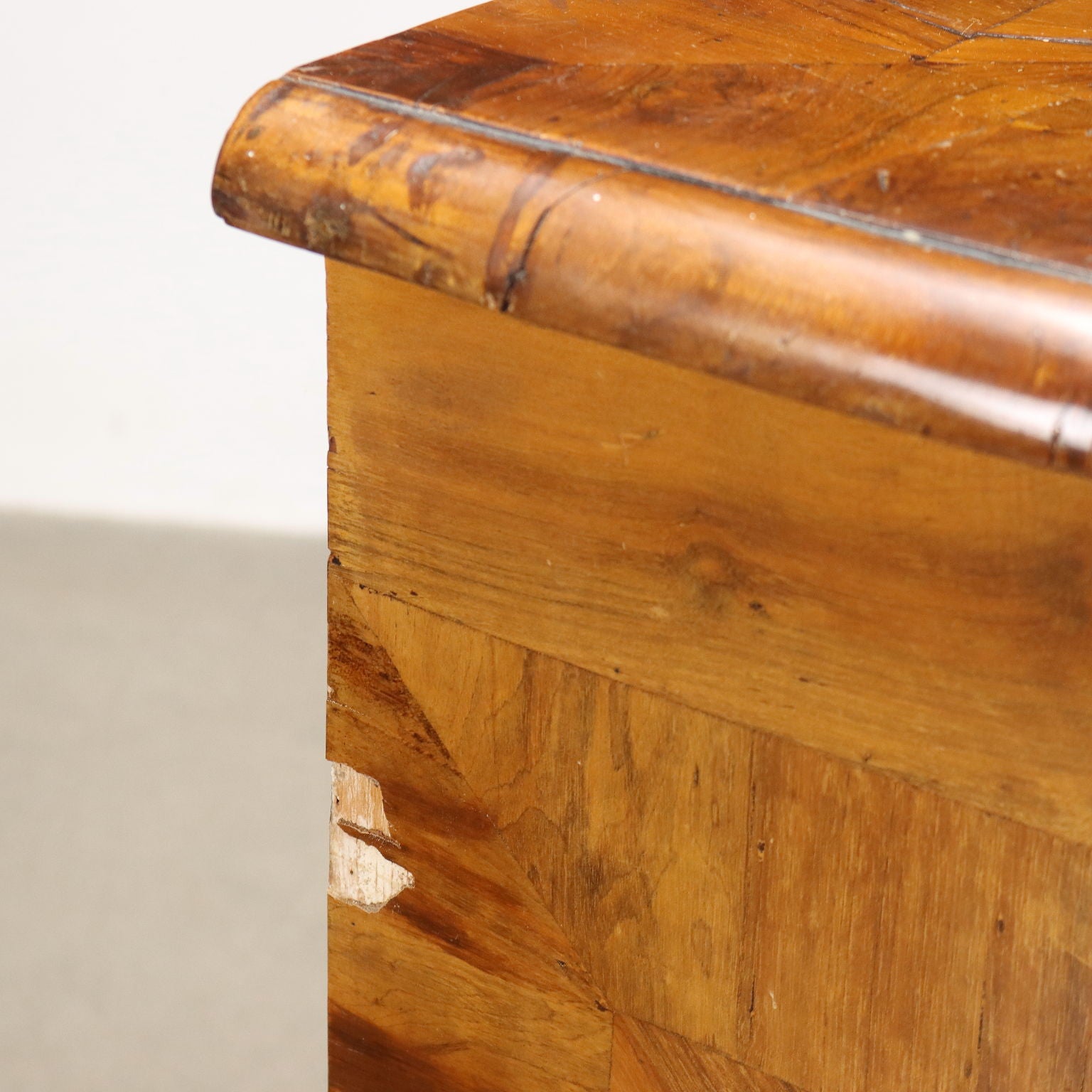  | Antiques  Chest of Drawers & Commodes