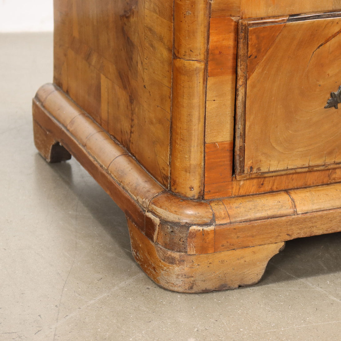  | Antiques  Chest of Drawers & Commodes