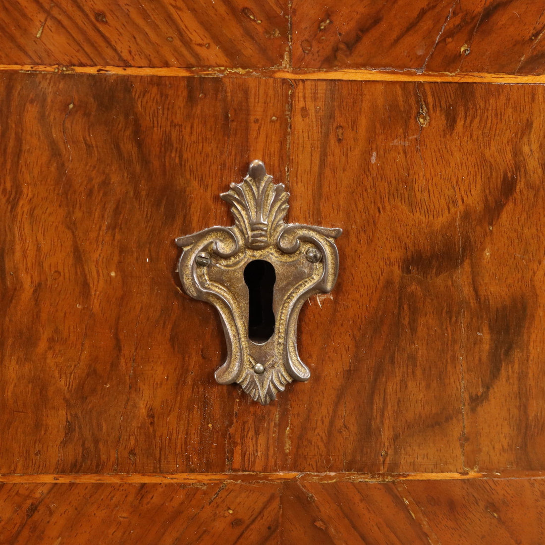  | Antiques  Chest of Drawers & Commodes