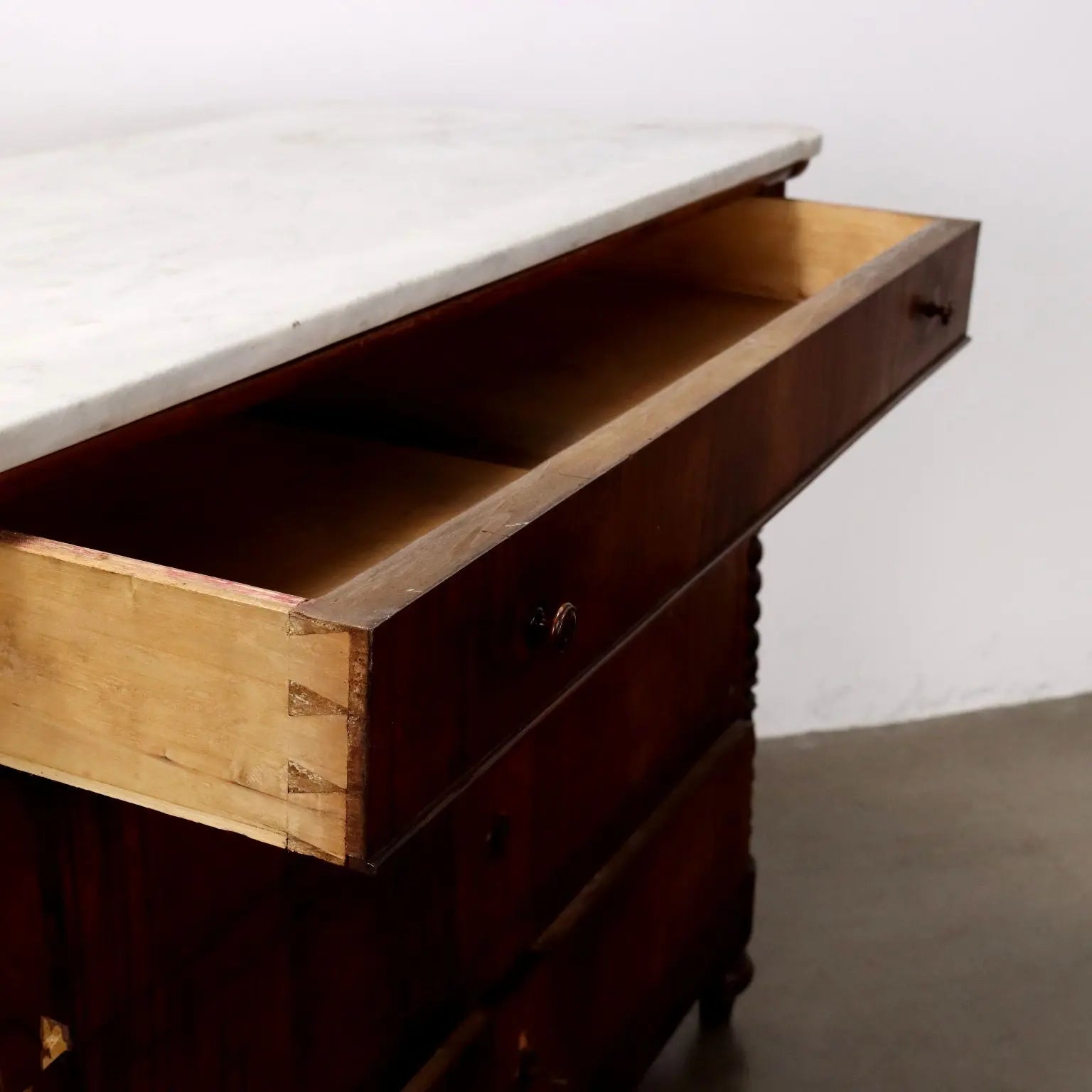 Antique Chest of Drawers Louis Philippe Walnut XIX Century - Piedmont, Late XIX Century | Antiques | Chest of Drawers & Commodes