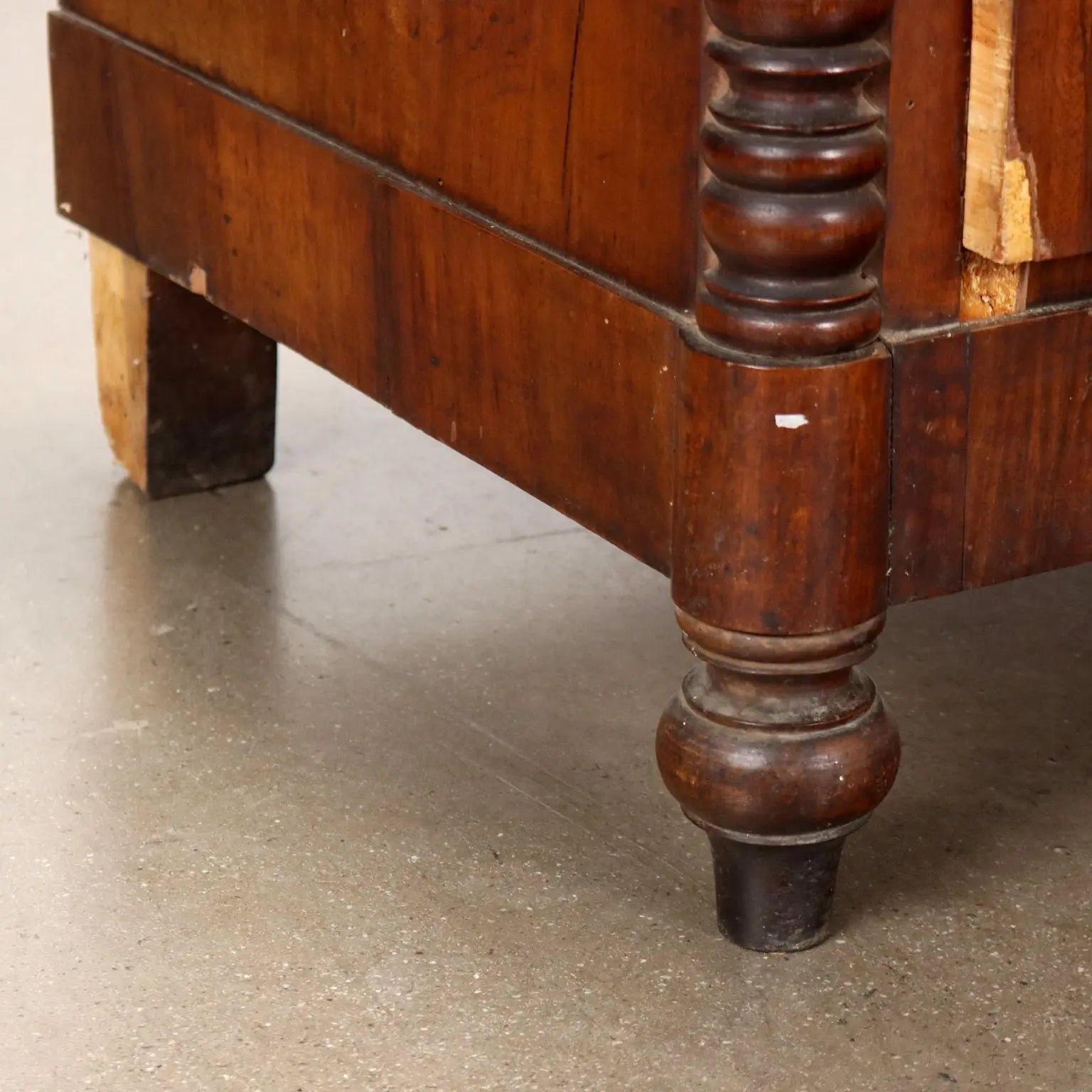 Antique Chest of Drawers Louis Philippe Walnut XIX Century - Piedmont, Late XIX Century | Antiques | Chest of Drawers & Commodes