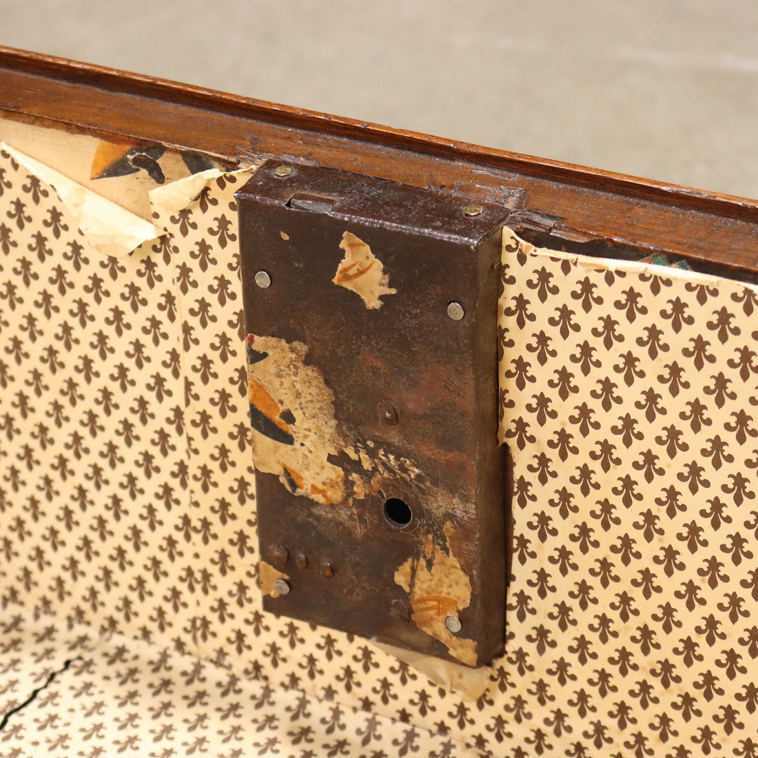  | Antiques  Chest of Drawers & Commodes