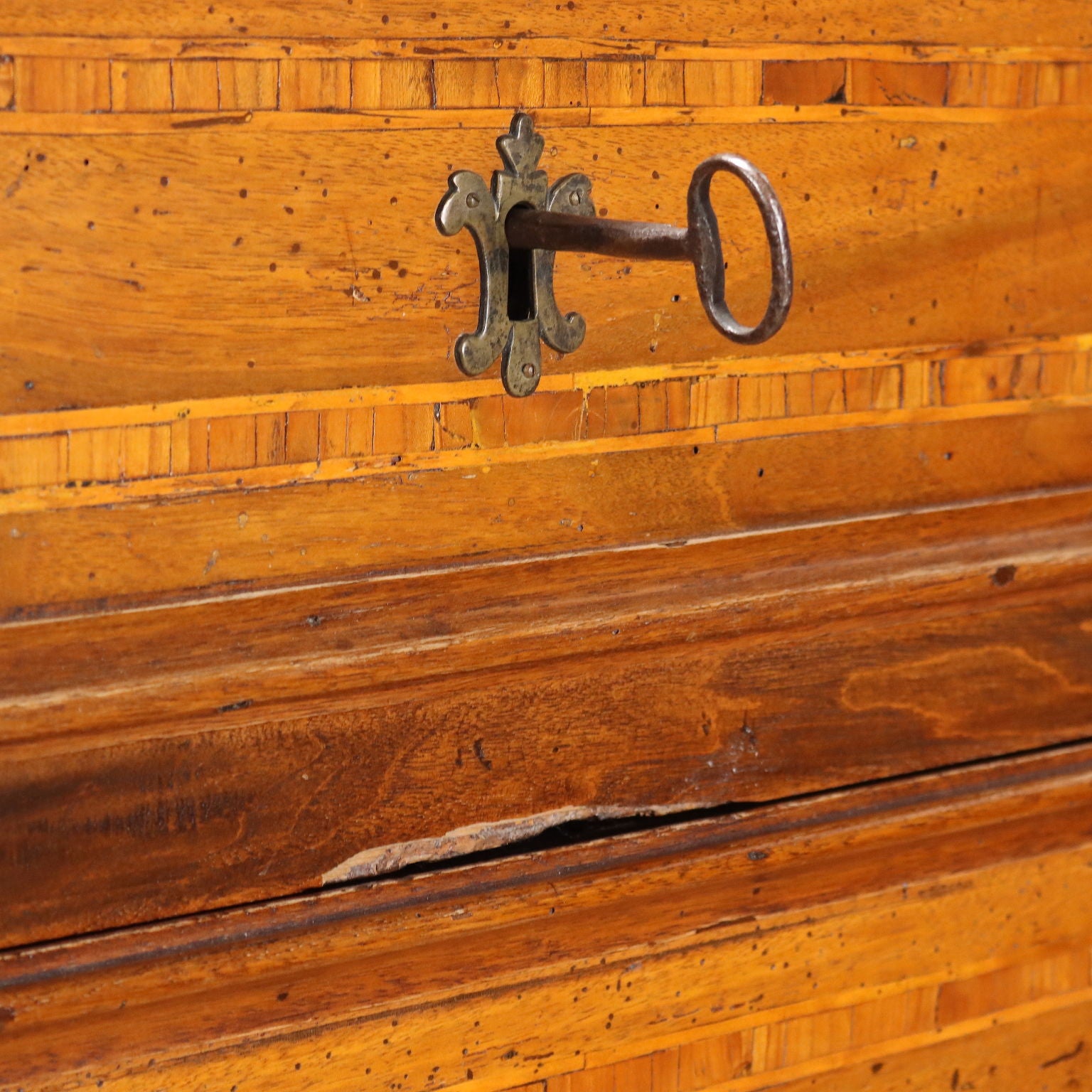  | Antiques  Chest of Drawers & Commodes