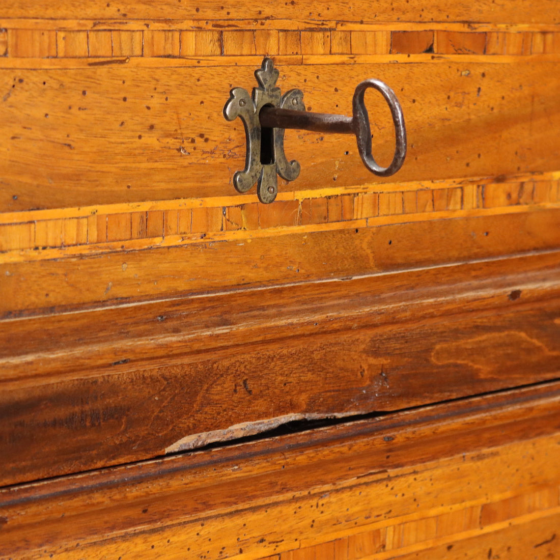  | Antiques  Chest of Drawers & Commodes