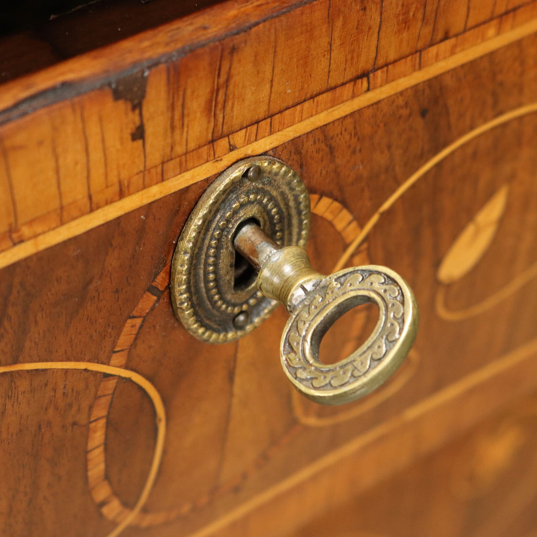  | Antiques  Chest of Drawers & Commodes