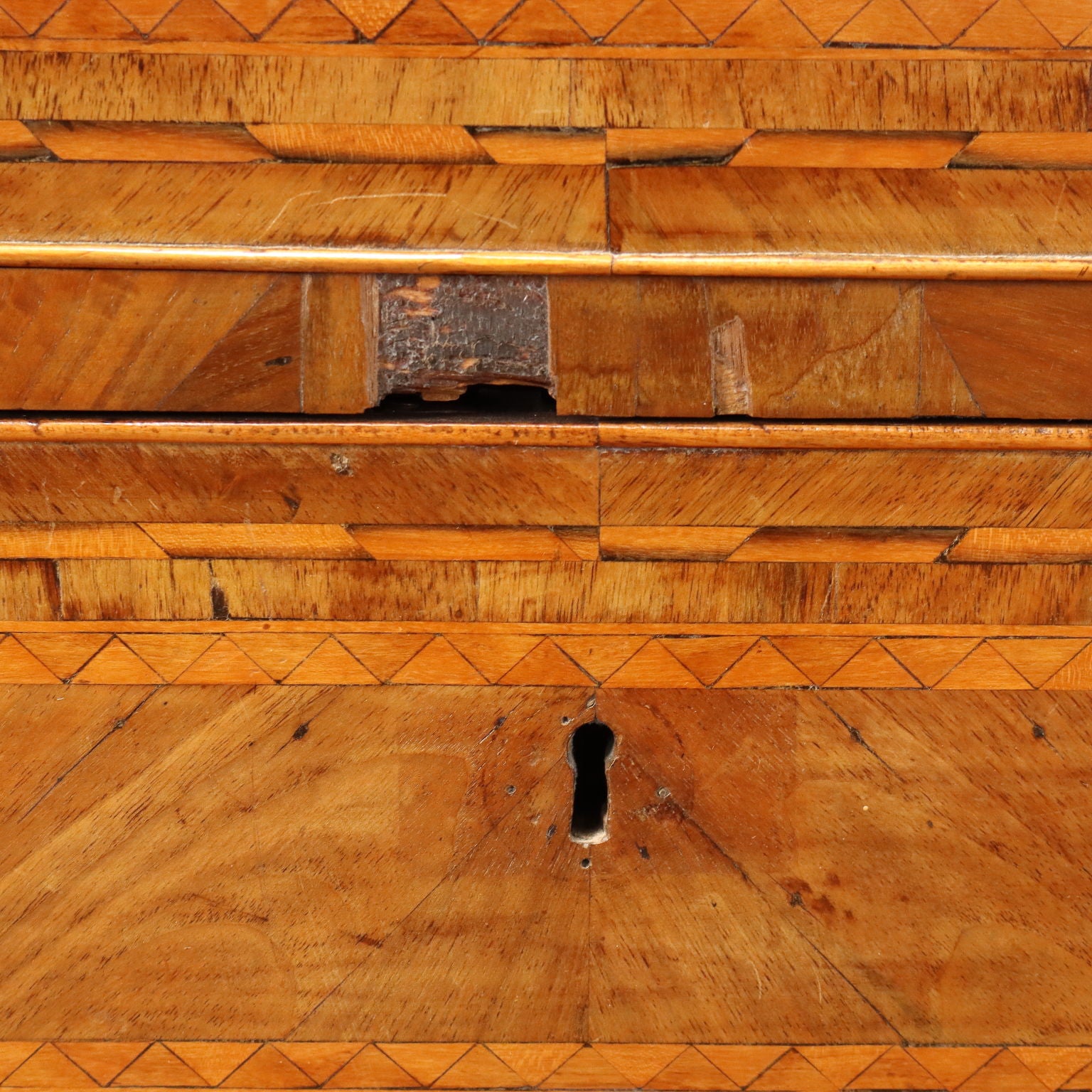  | Antiques  Chest of Drawers & Commodes