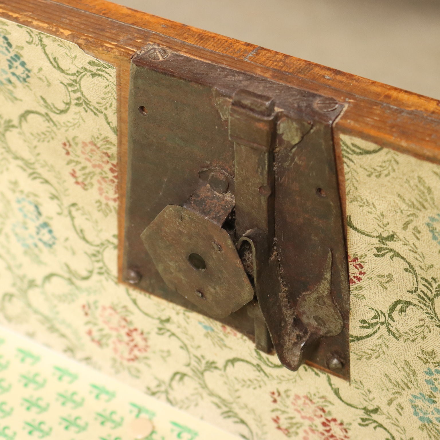  | Antiques  Chest of Drawers & Commodes