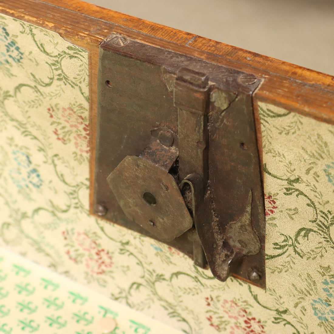  | Antiques  Chest of Drawers & Commodes