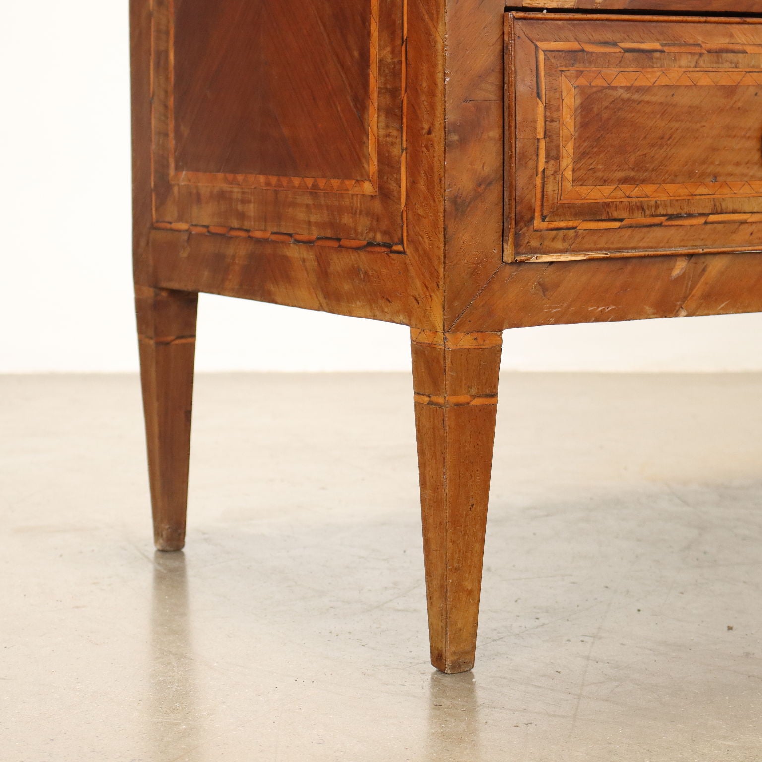  | Antiques  Chest of Drawers & Commodes