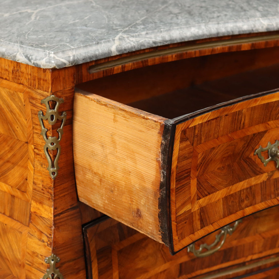  | Antiques  Chest of Drawers & Commodes