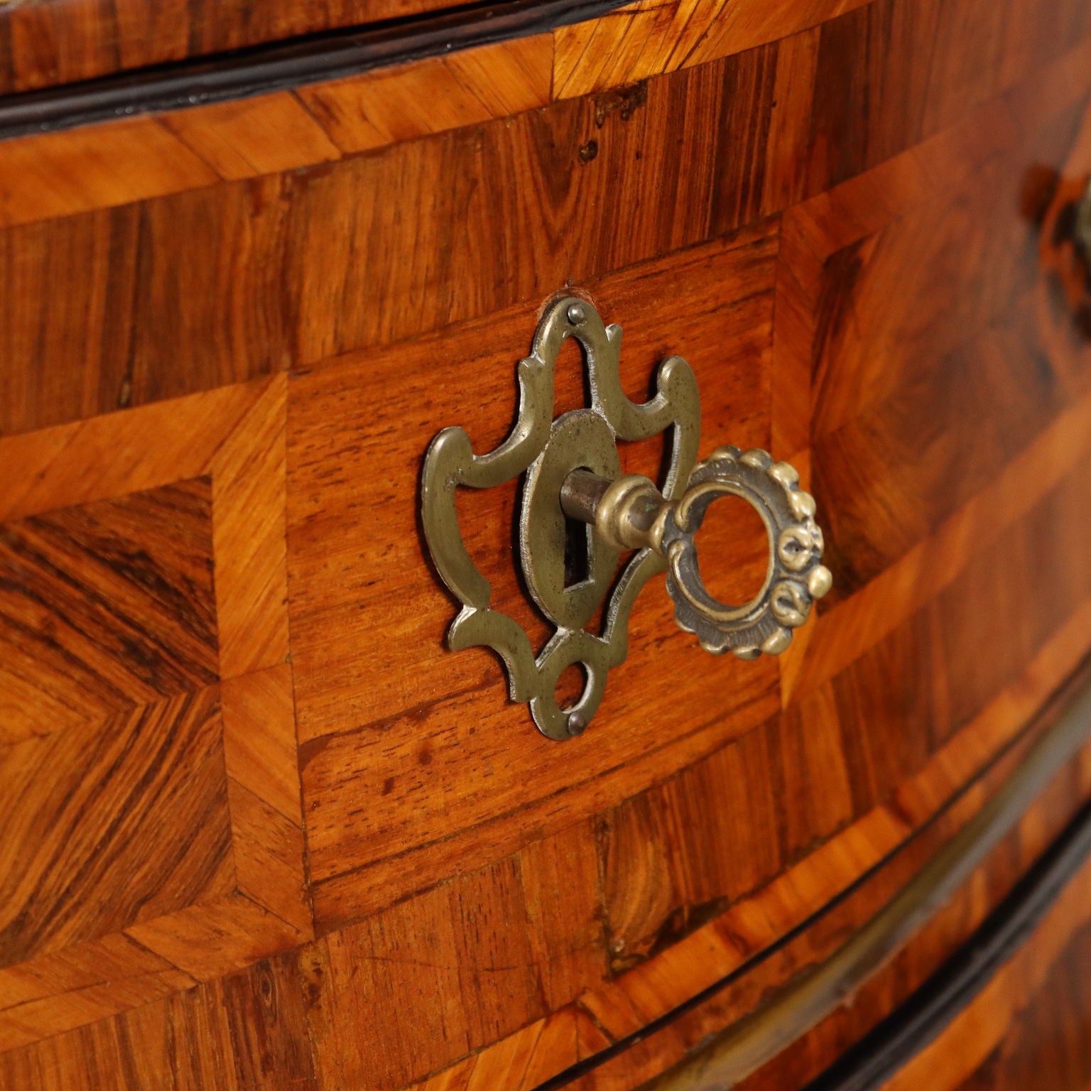  | Antiques  Chest of Drawers & Commodes